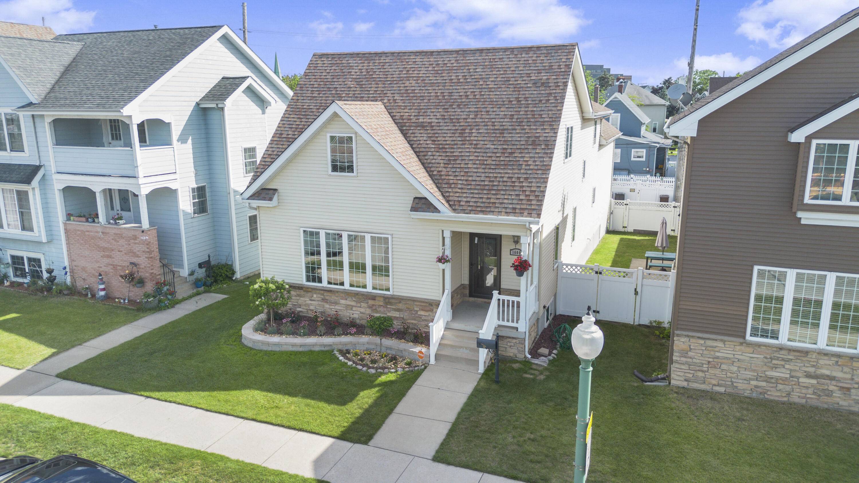 1600 Center Street, Whiting, IN 46394