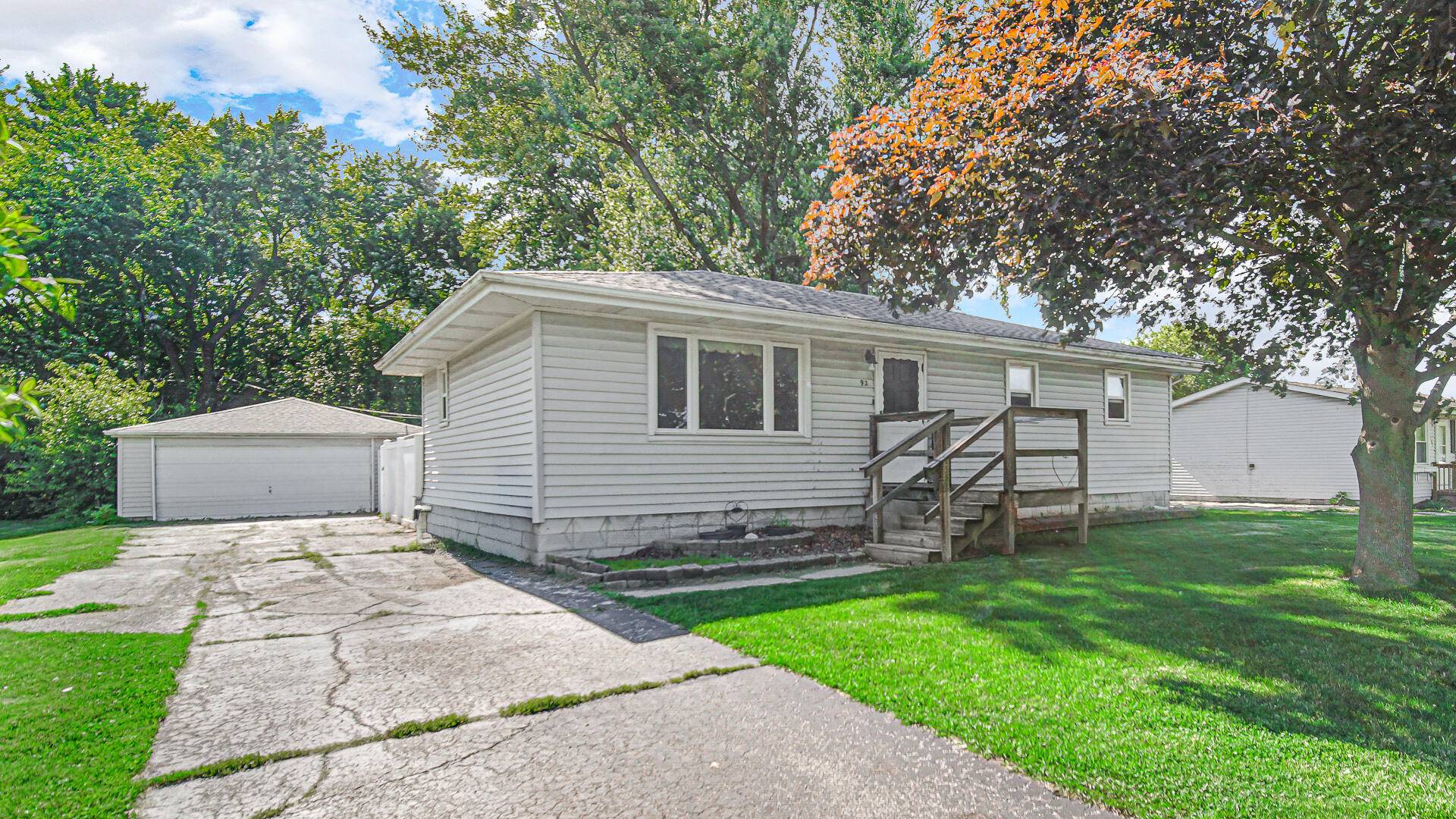 92 N County Line Road, Hobart, IN 46342