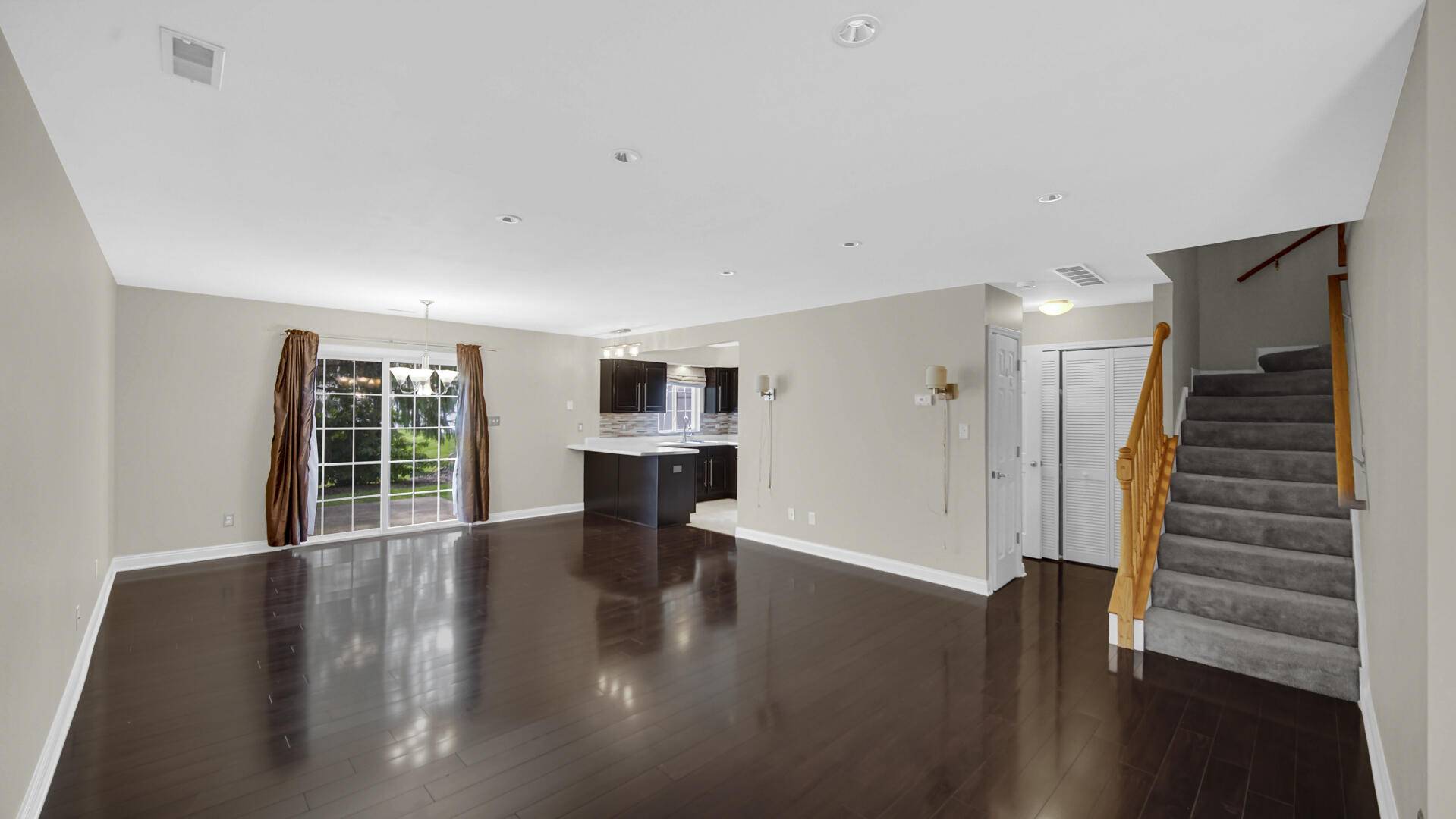 911 Penny Court, Hobart, IN 46342