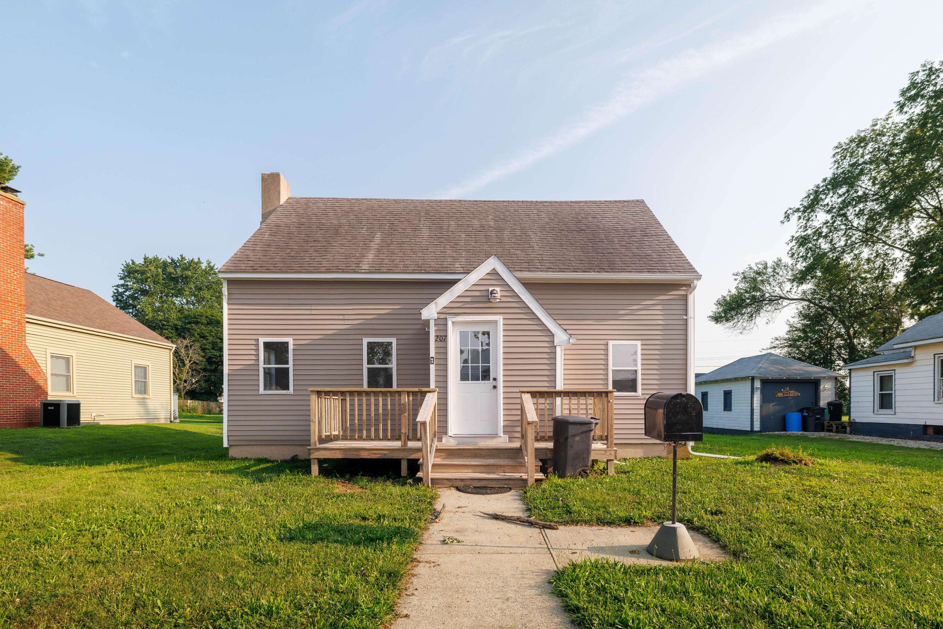 207 E Allen Street, Kentland, IN 47951