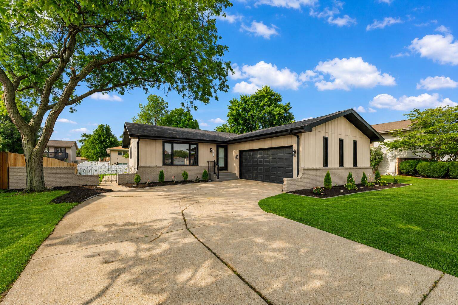 933 Hanover LN, Dyer, IN 46311