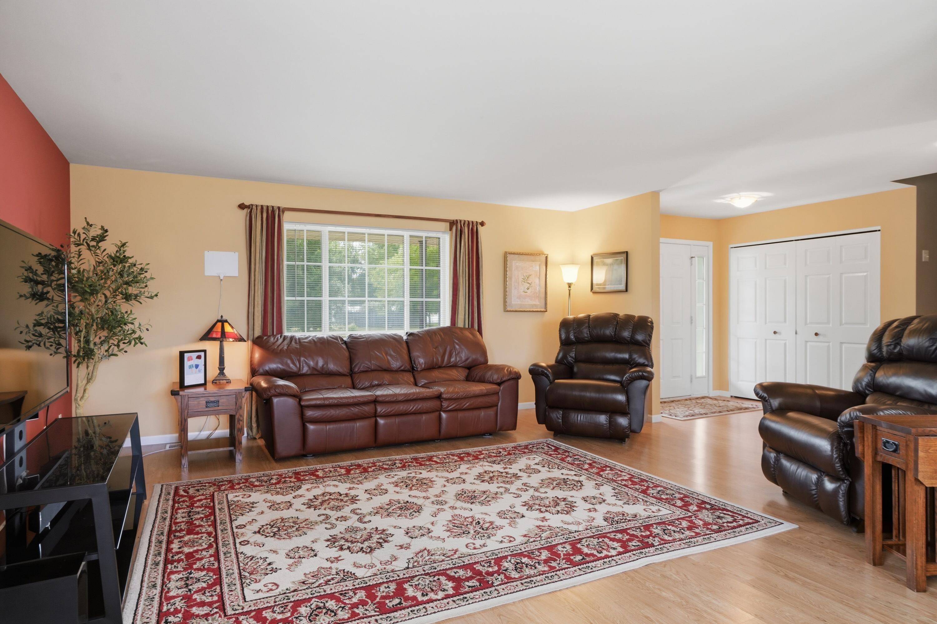 1232 Oriskany DR, Schererville, IN 46375