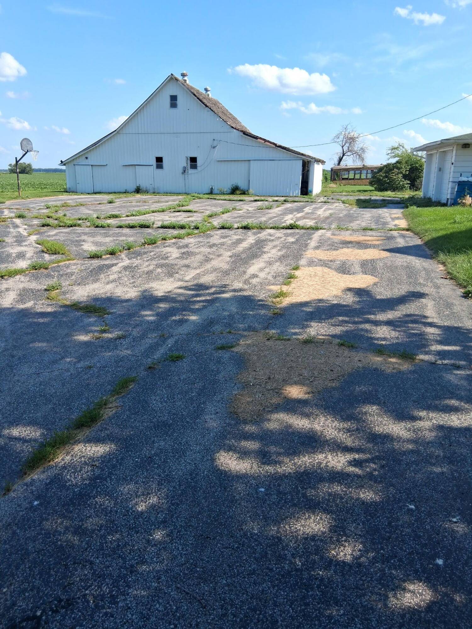 15693 W 800 S, Francesville, IN 47946