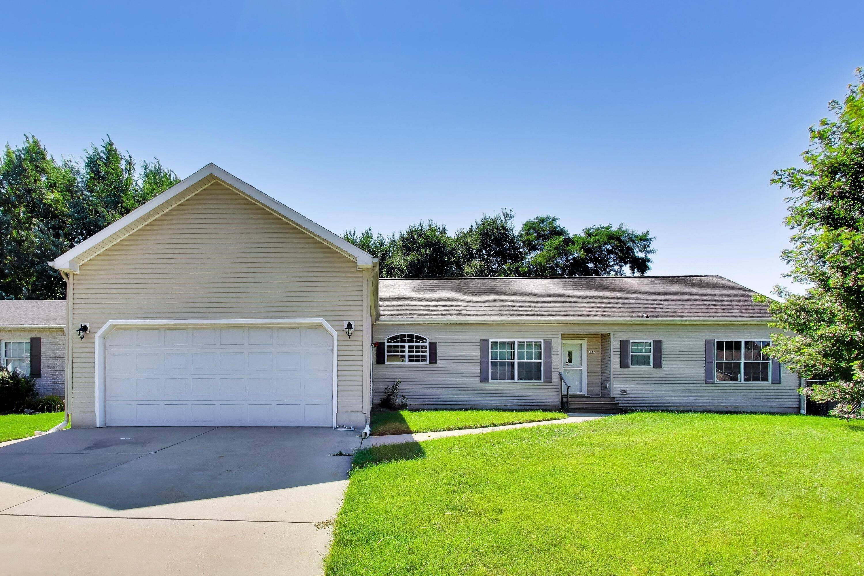 852 Springdale DR, Hobart, IN 46342
