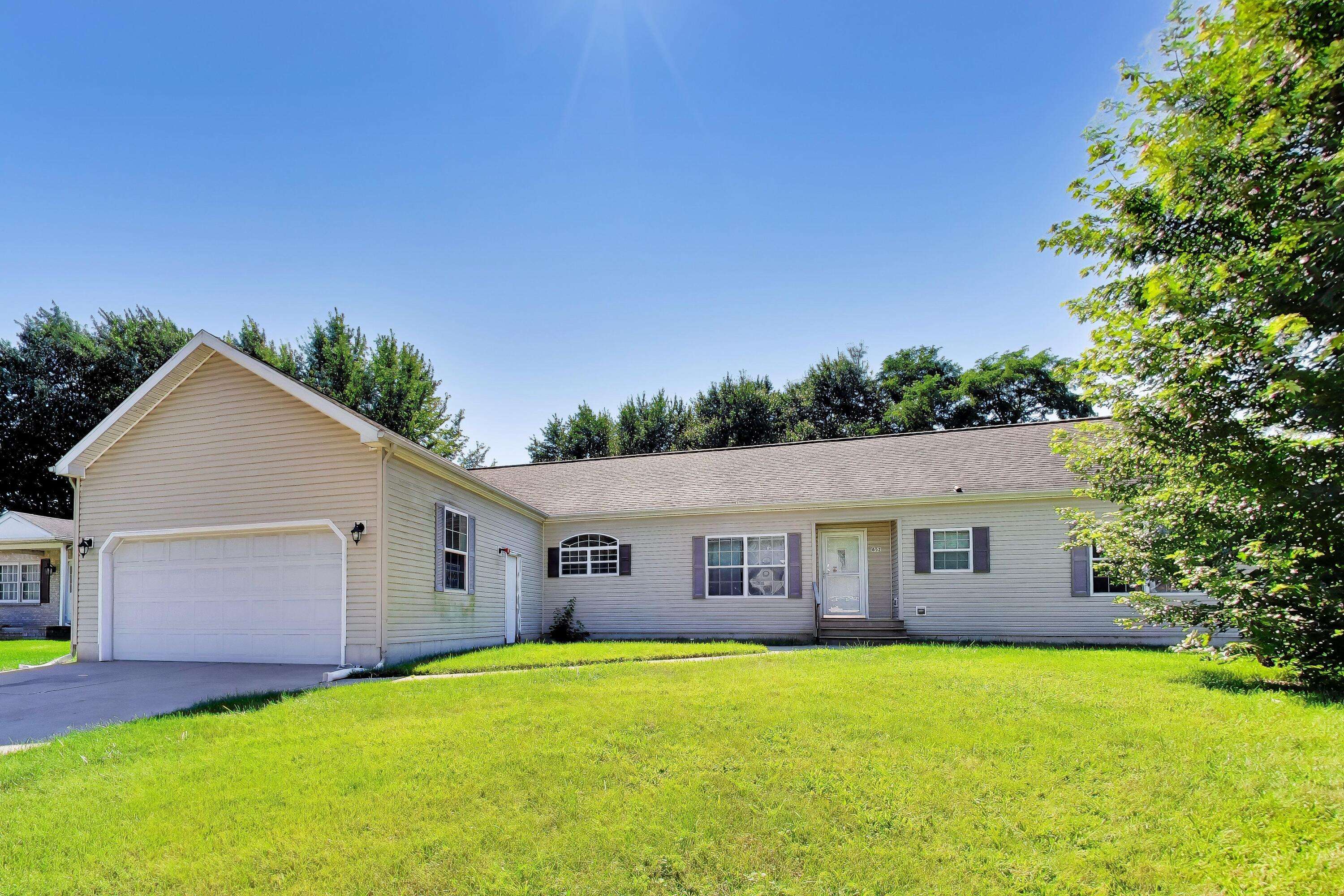 852 Springdale DR, Hobart, IN 46342
