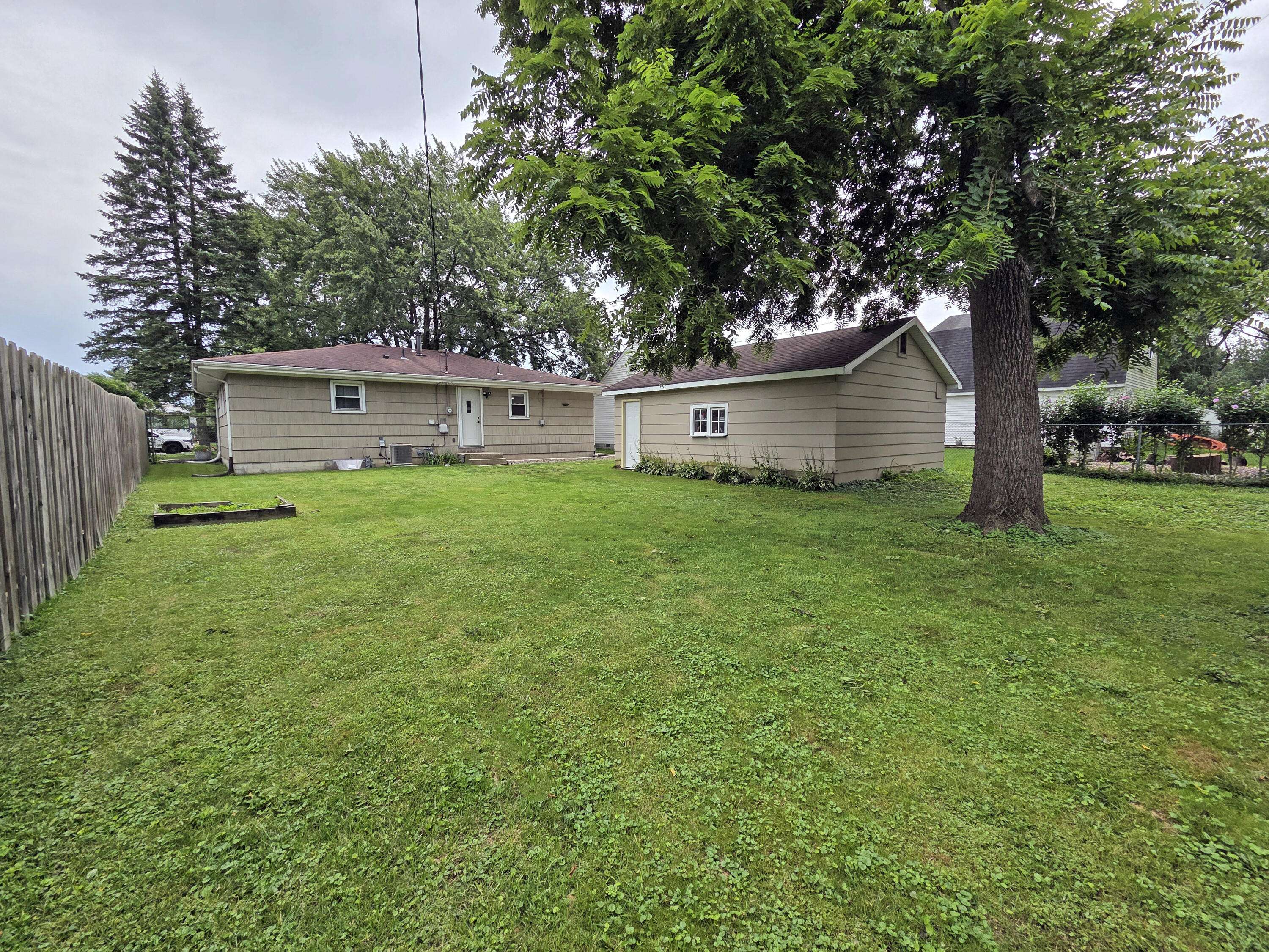 1606 Brookview Court, Hobart, IN 46342