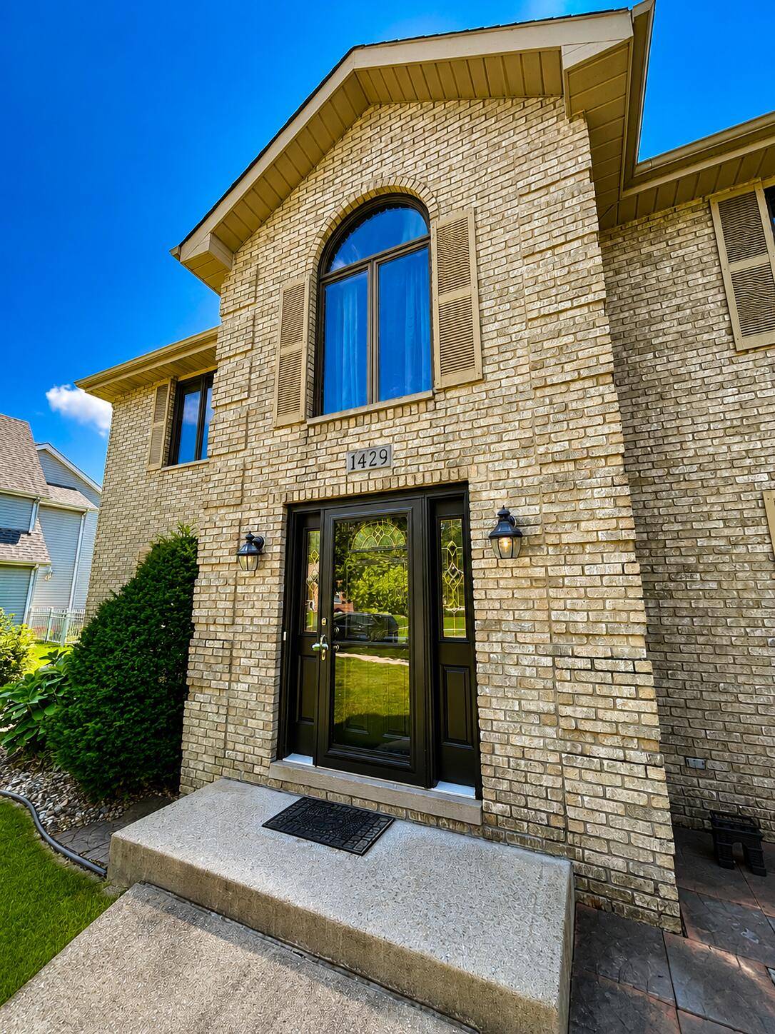 1429 Lakeview Drive, Schererville, IN 46375