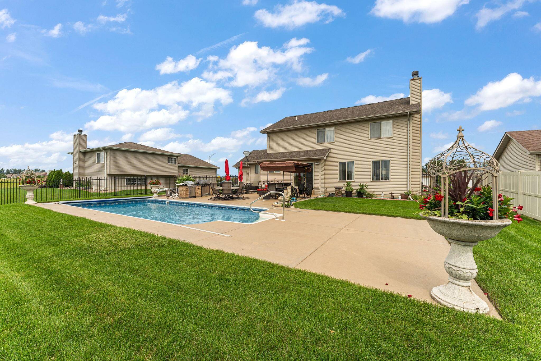 516 Seminary Drive, Dyer, IN 46311
