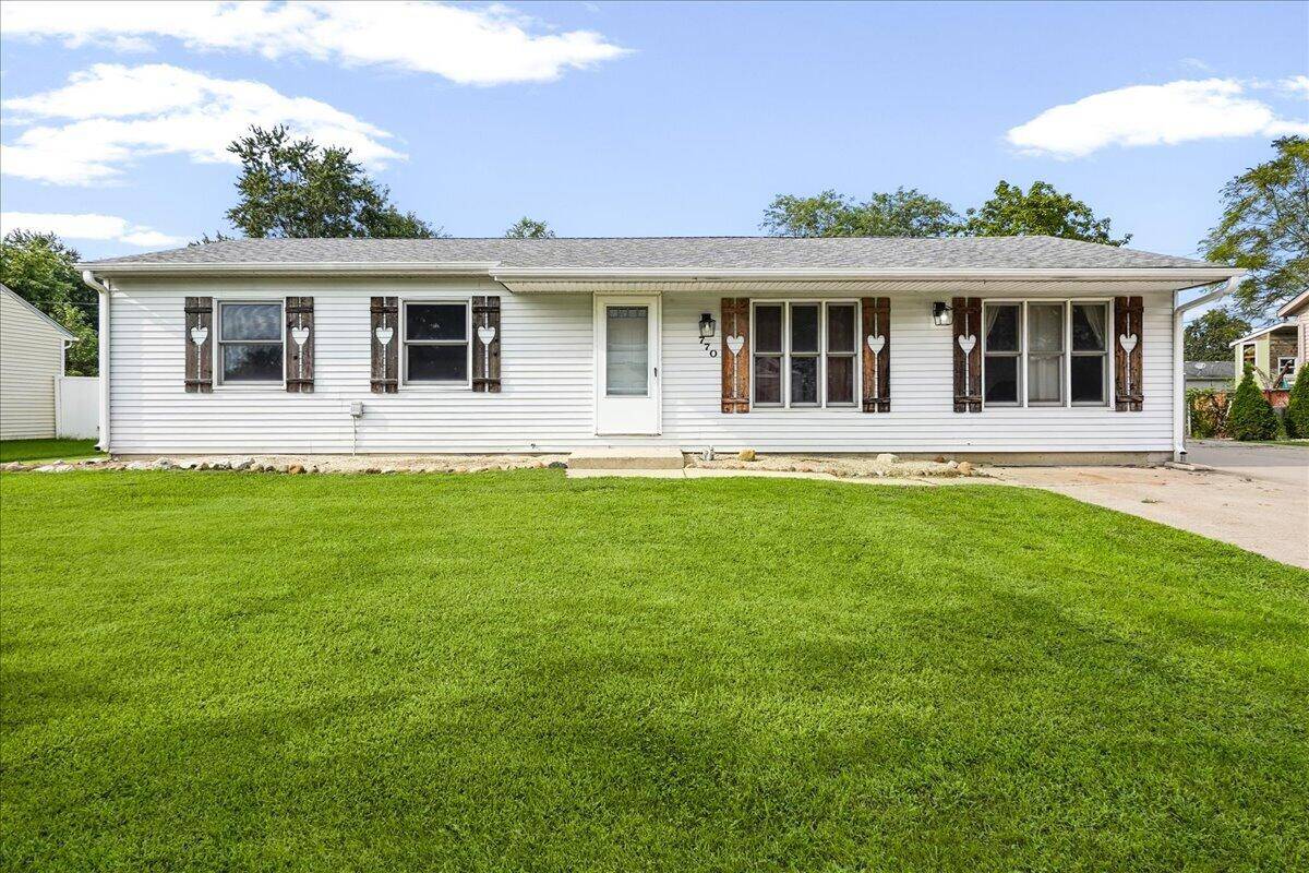 770 Mohawk DR, Lowell, IN 46356