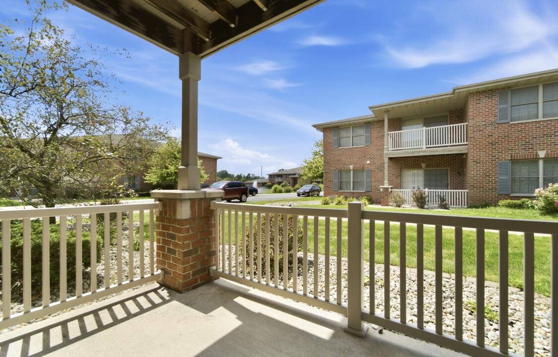 629 Cambridge Court #1-d, Munster, IN 46321