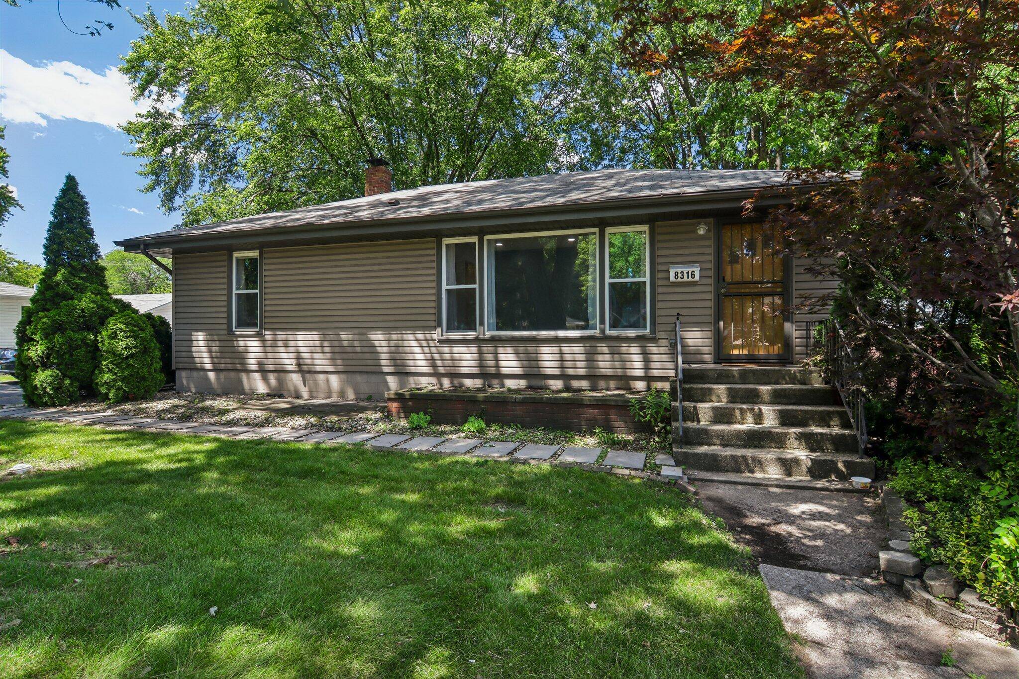 8316 Columbia Avenue, Munster, IN 46321