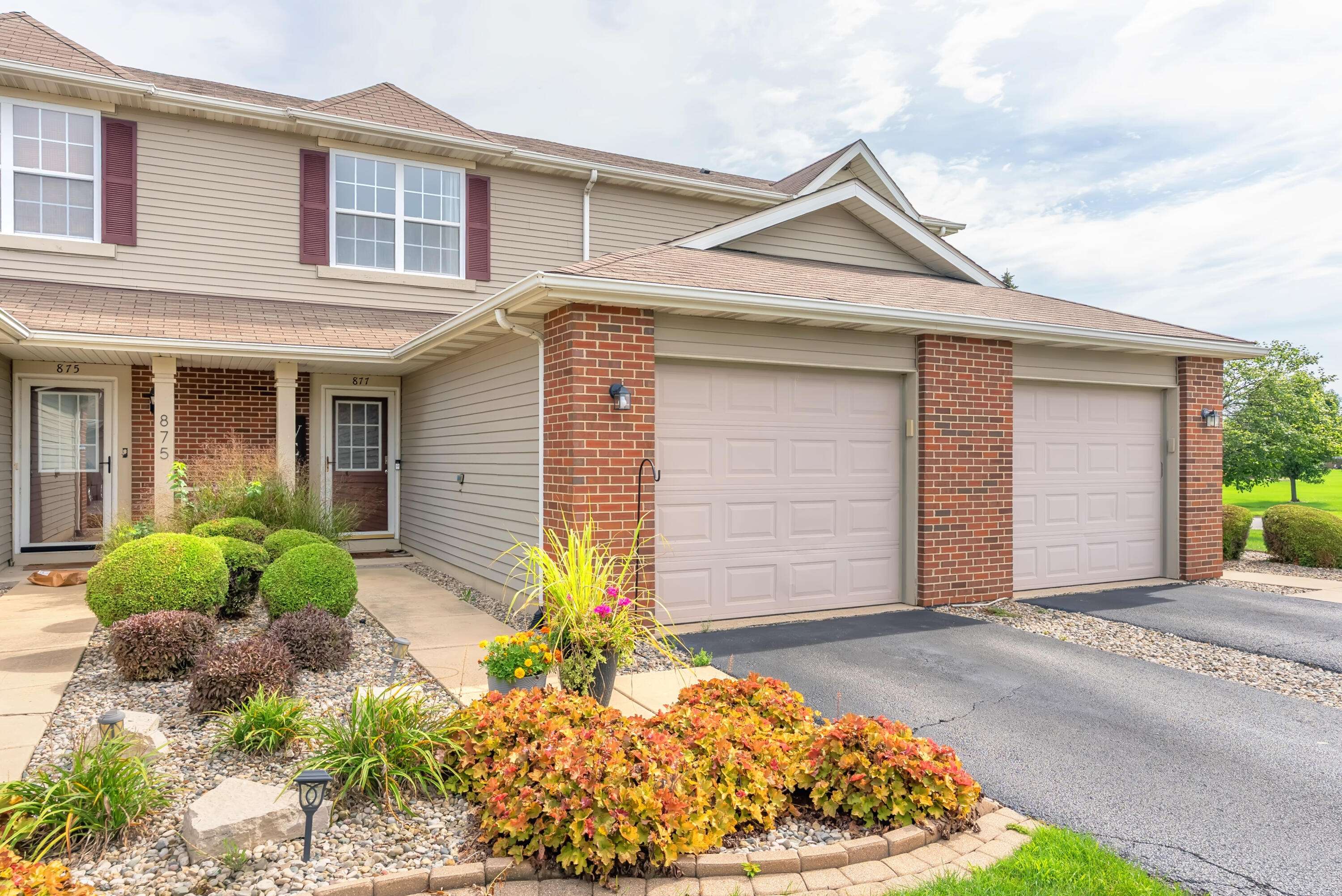 877 Flagstone Drive, Dyer, IN 46311