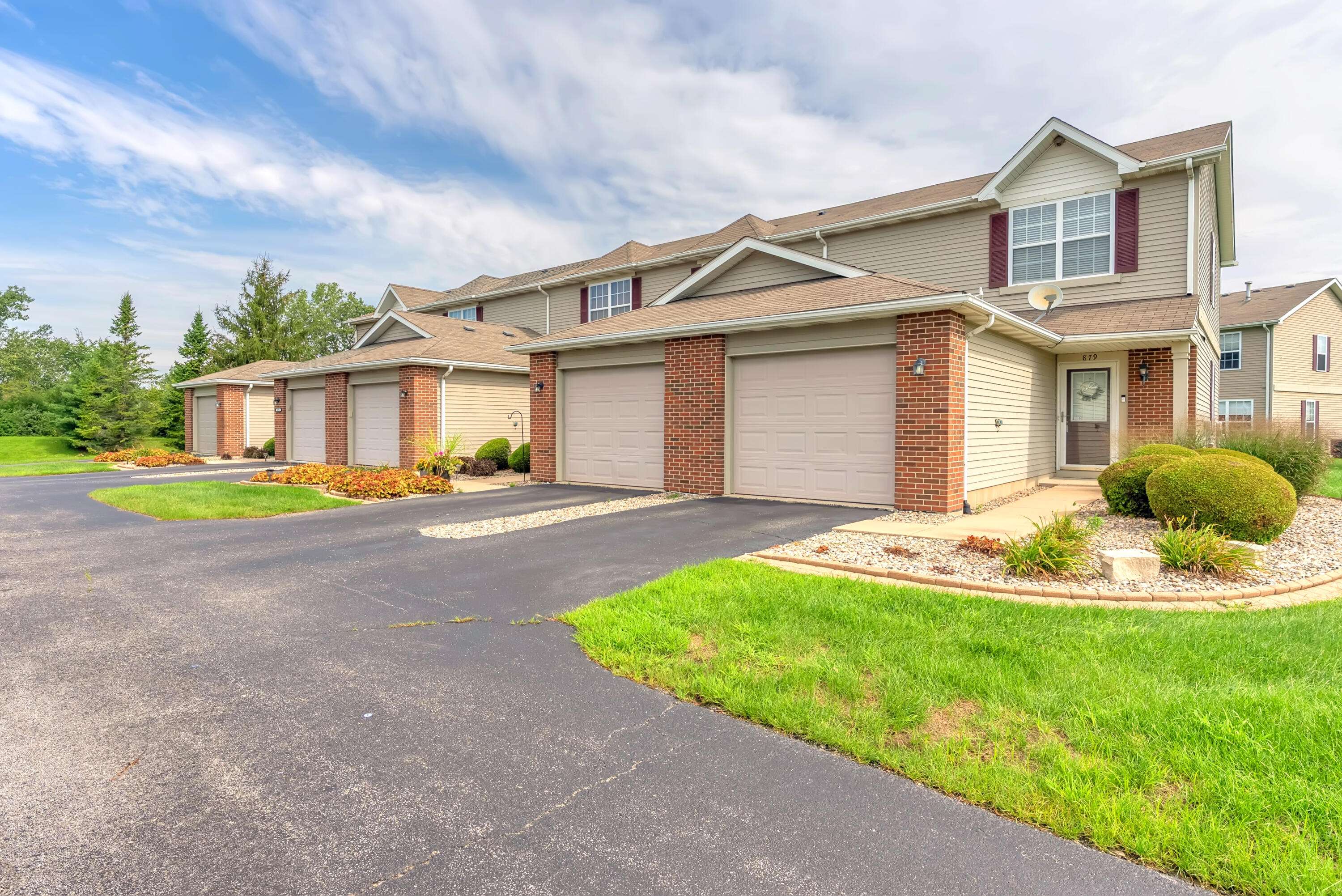 877 Flagstone Drive, Dyer, IN 46311