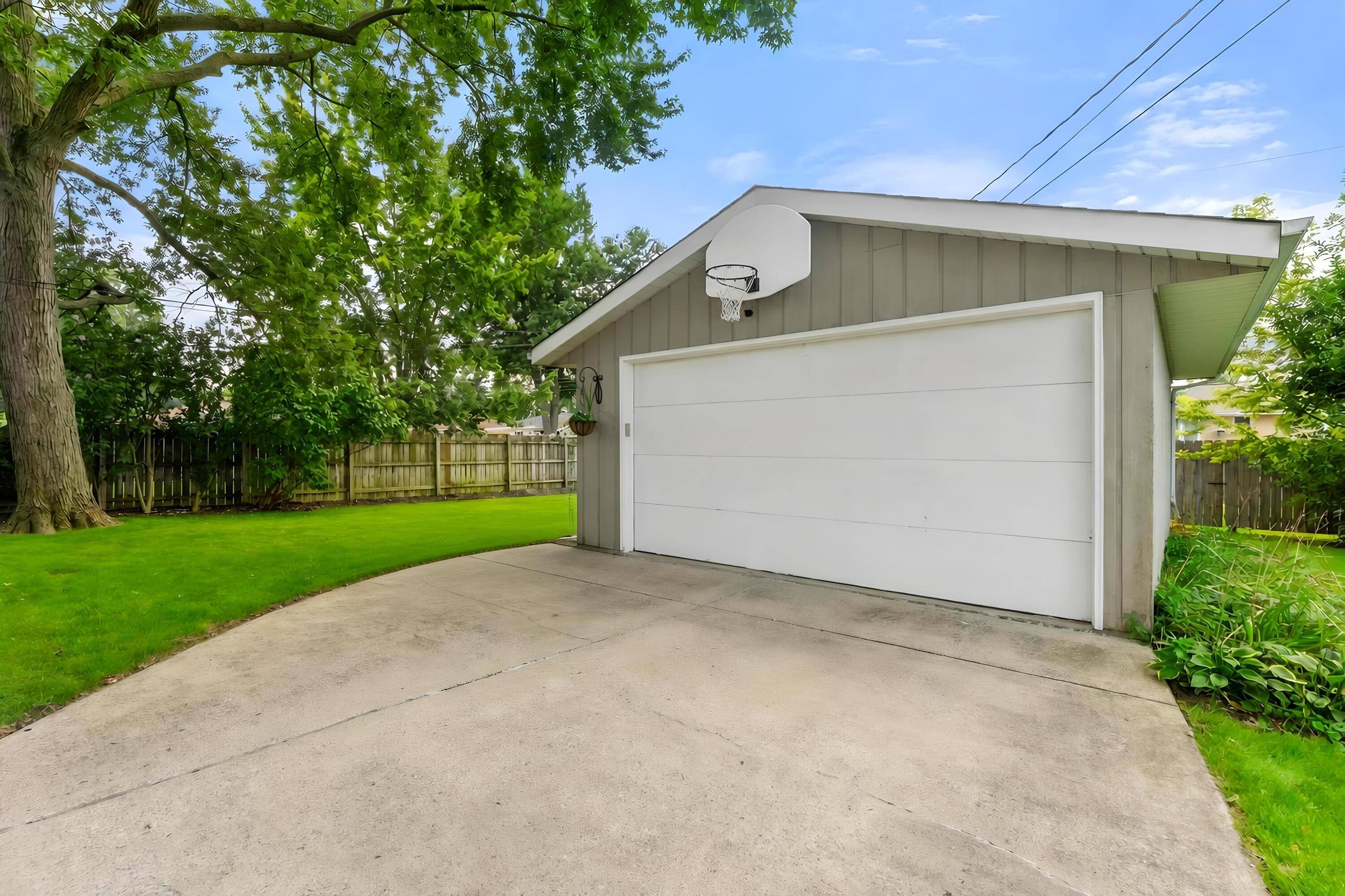 8134 Columbia Avenue, Munster, IN 46321
