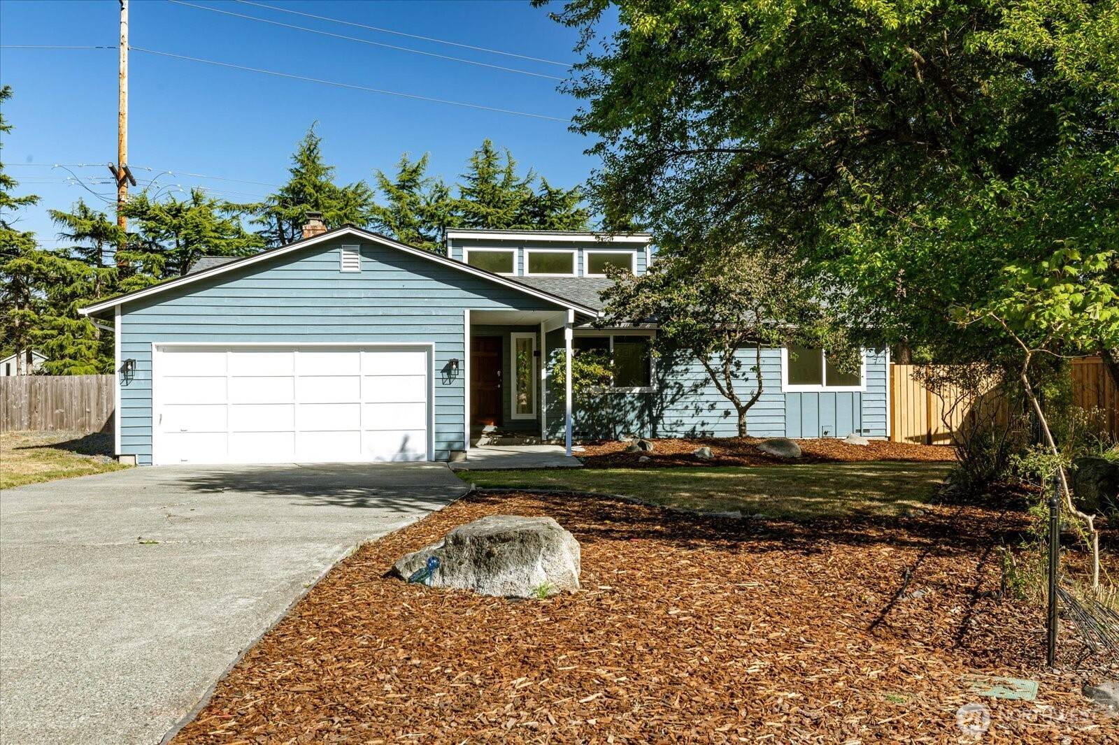 1501 SW Periwinkle LN, Oak Harbor, WA 98277