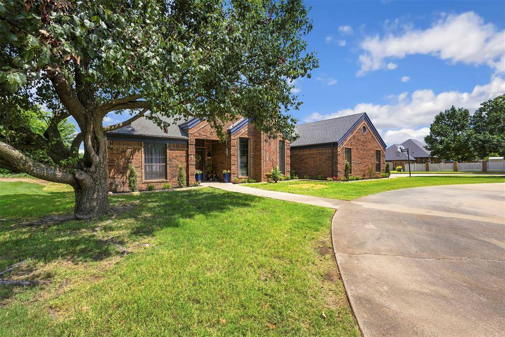 1316 Windsor PL, Shawnee, OK 74804