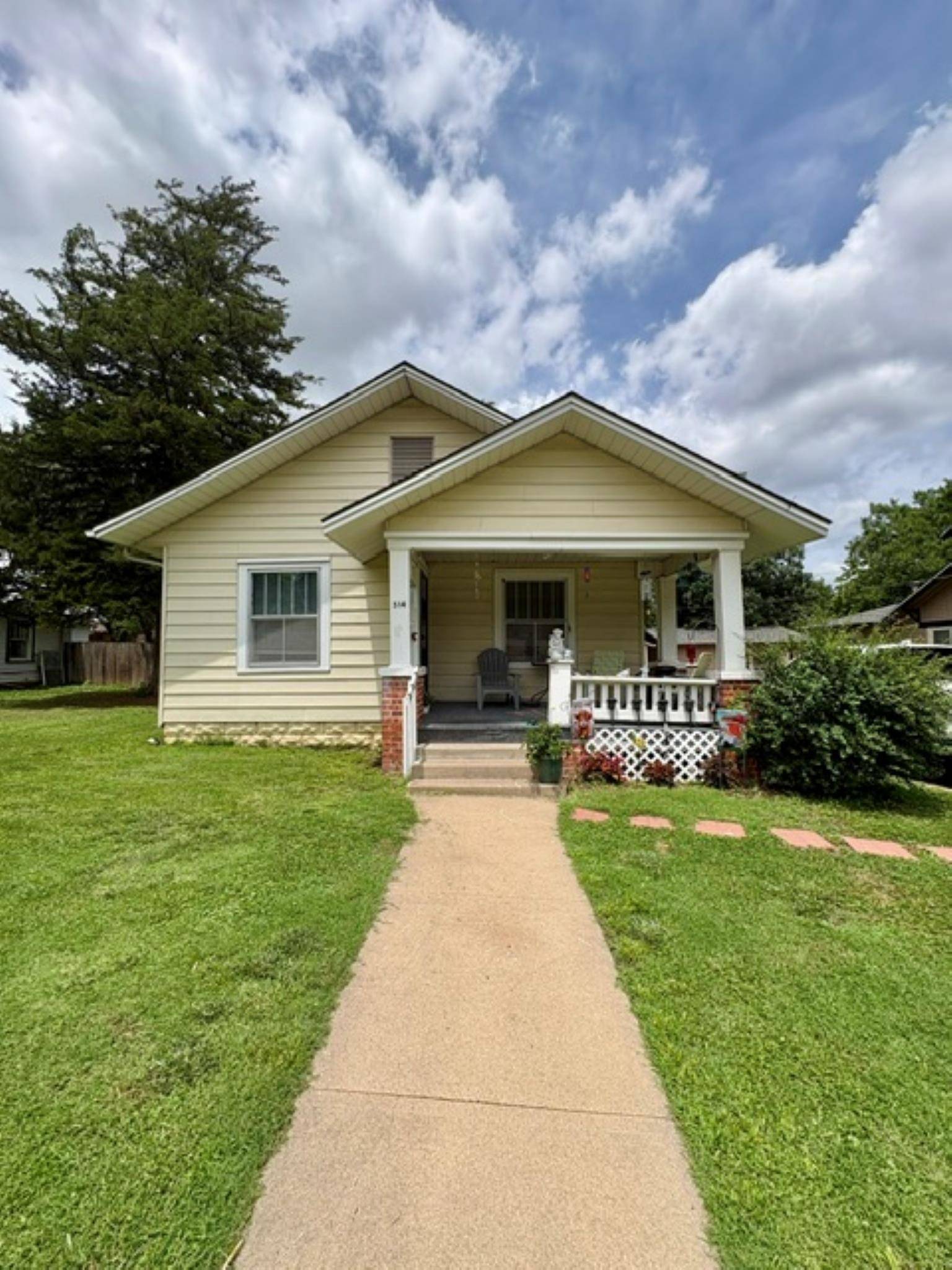 514 W Cave Springs Ave, El Dorado, KS 67042