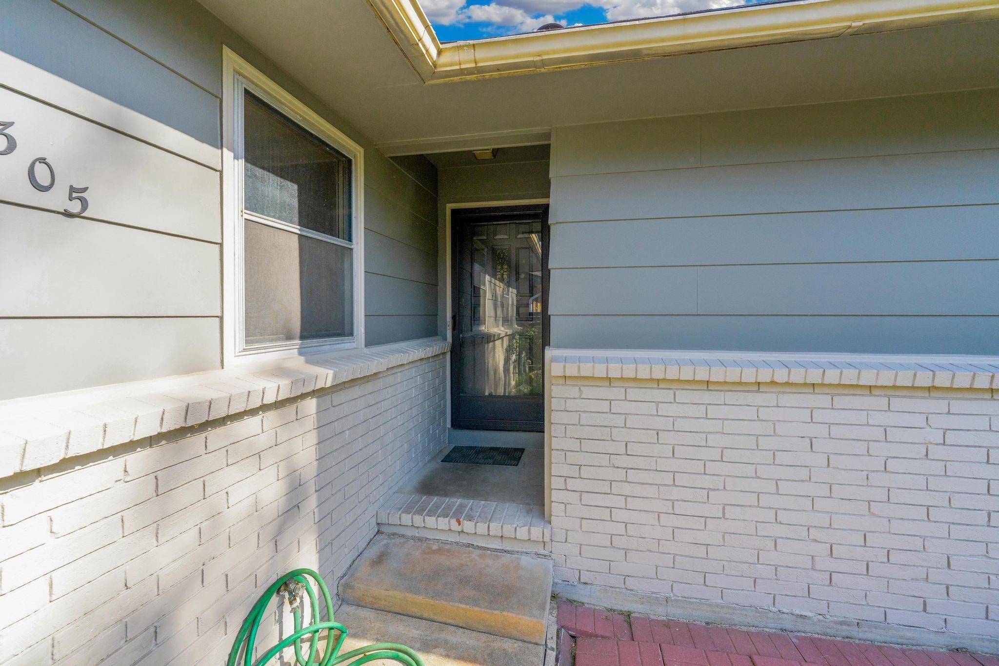 1305 N Sheridan St, Wichita, KS 67203