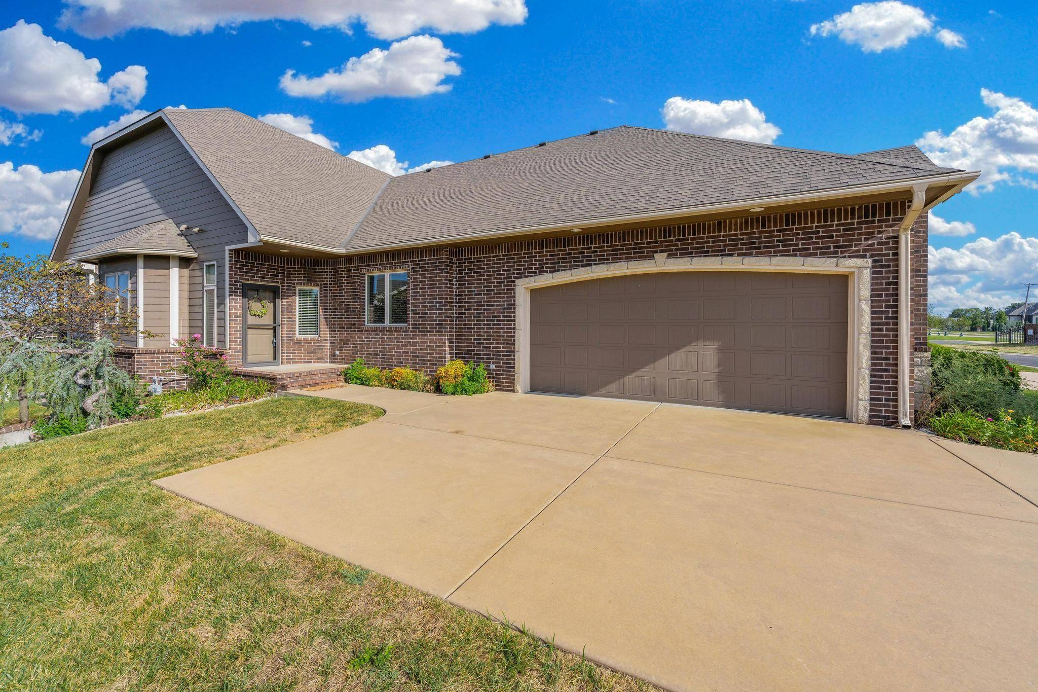 707 N Prairie Dunes St, Wichita, KS 67230