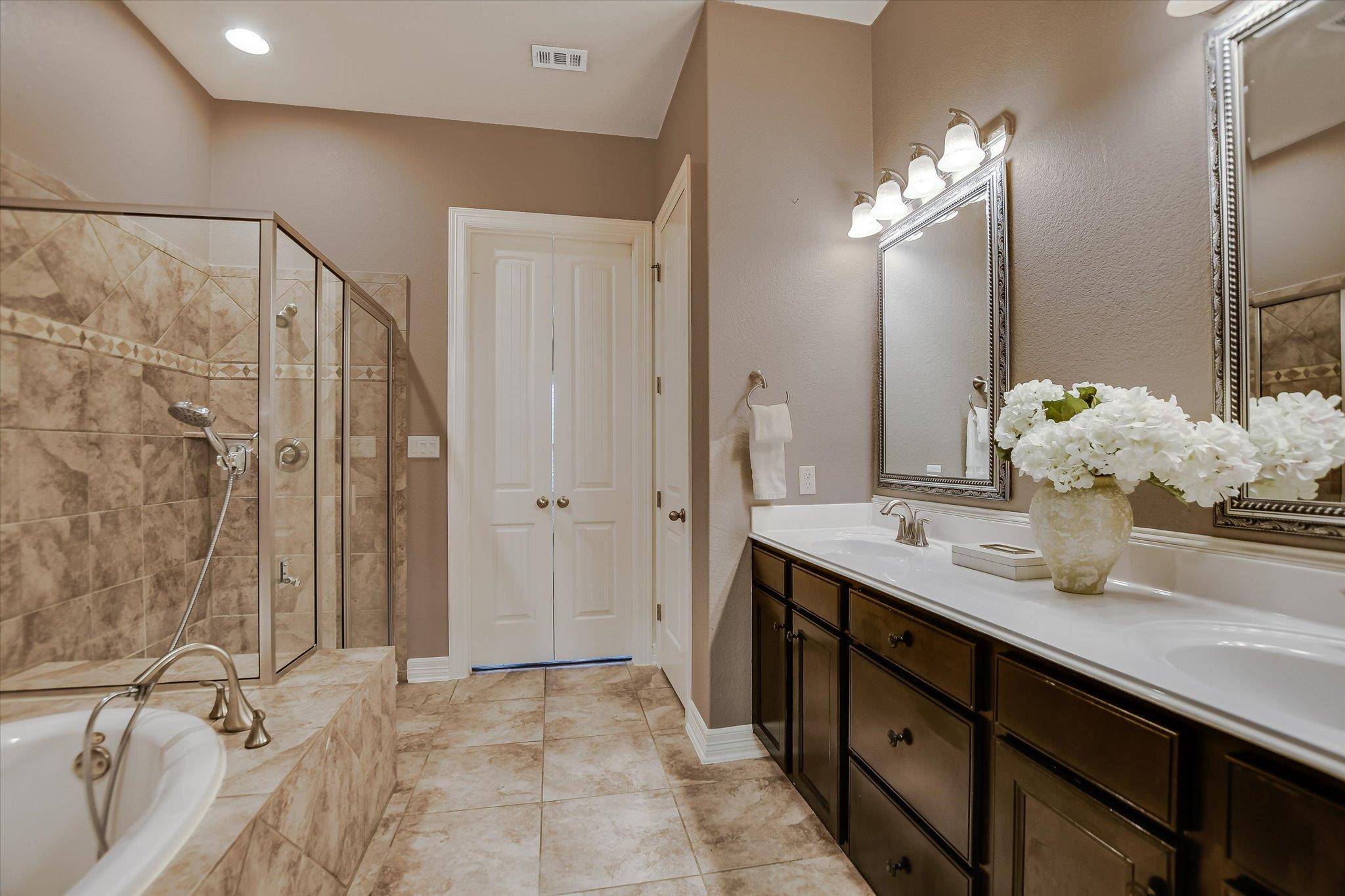 335 Lombardia DR #19E, Austin, TX 78734
