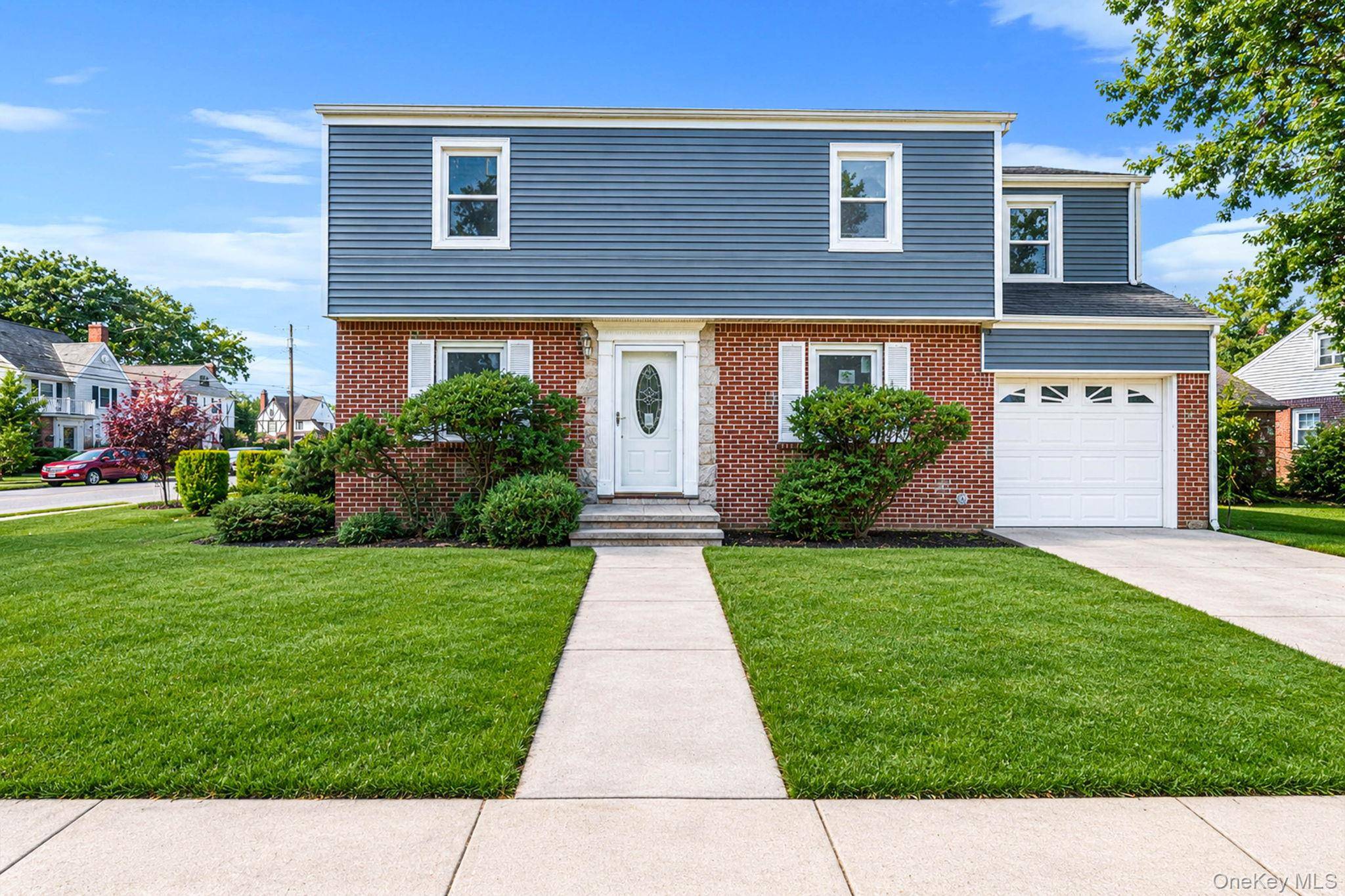 1 Hudson CT, Lynbrook, NY 11563