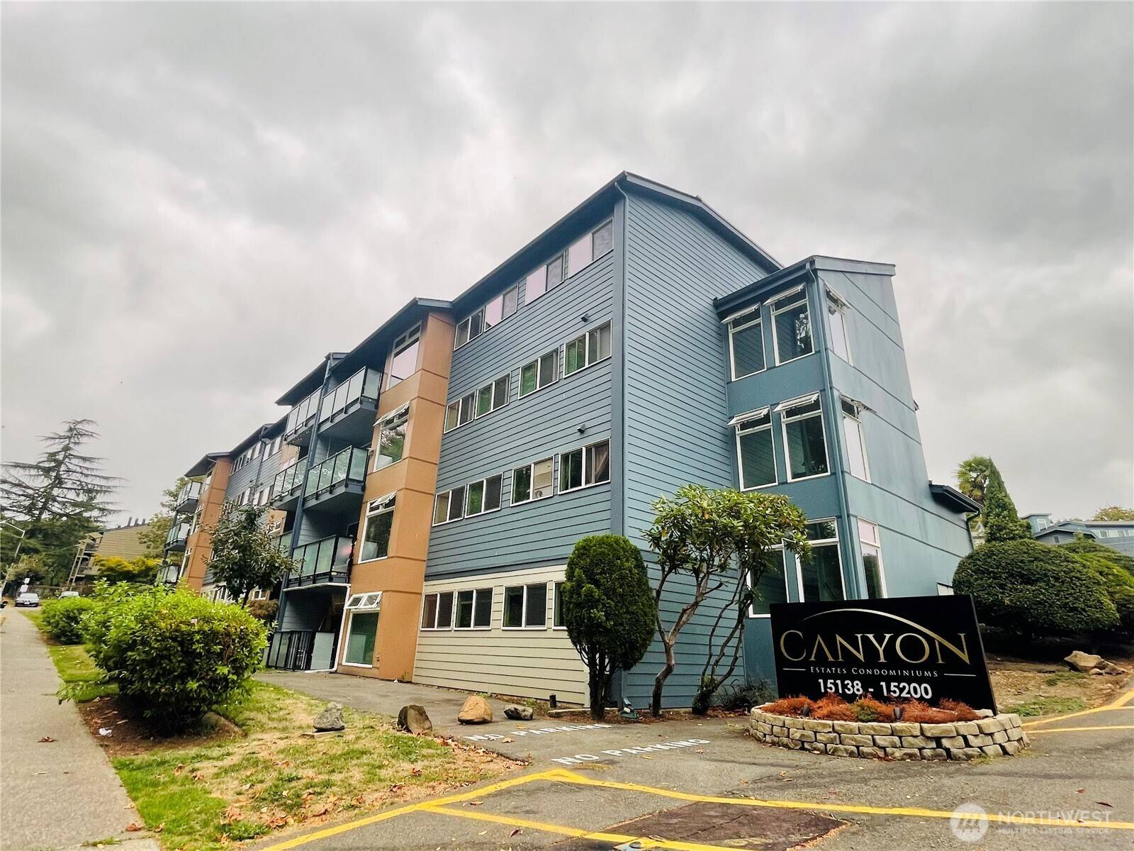 15154 65th AVE S #911, Tukwila, WA 98188