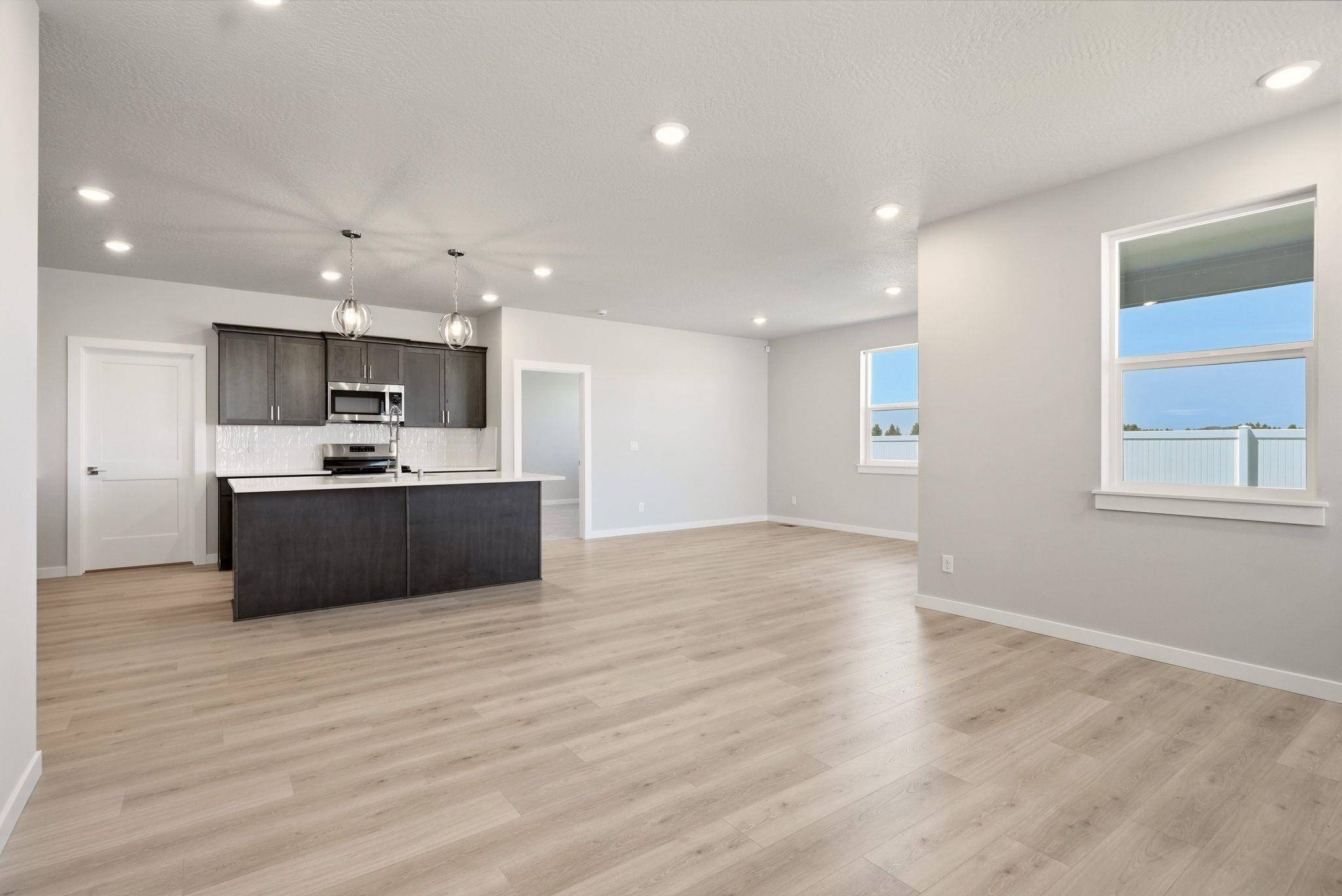 1255 N HIGH DESERT Dr, Deer Park, WA 99006