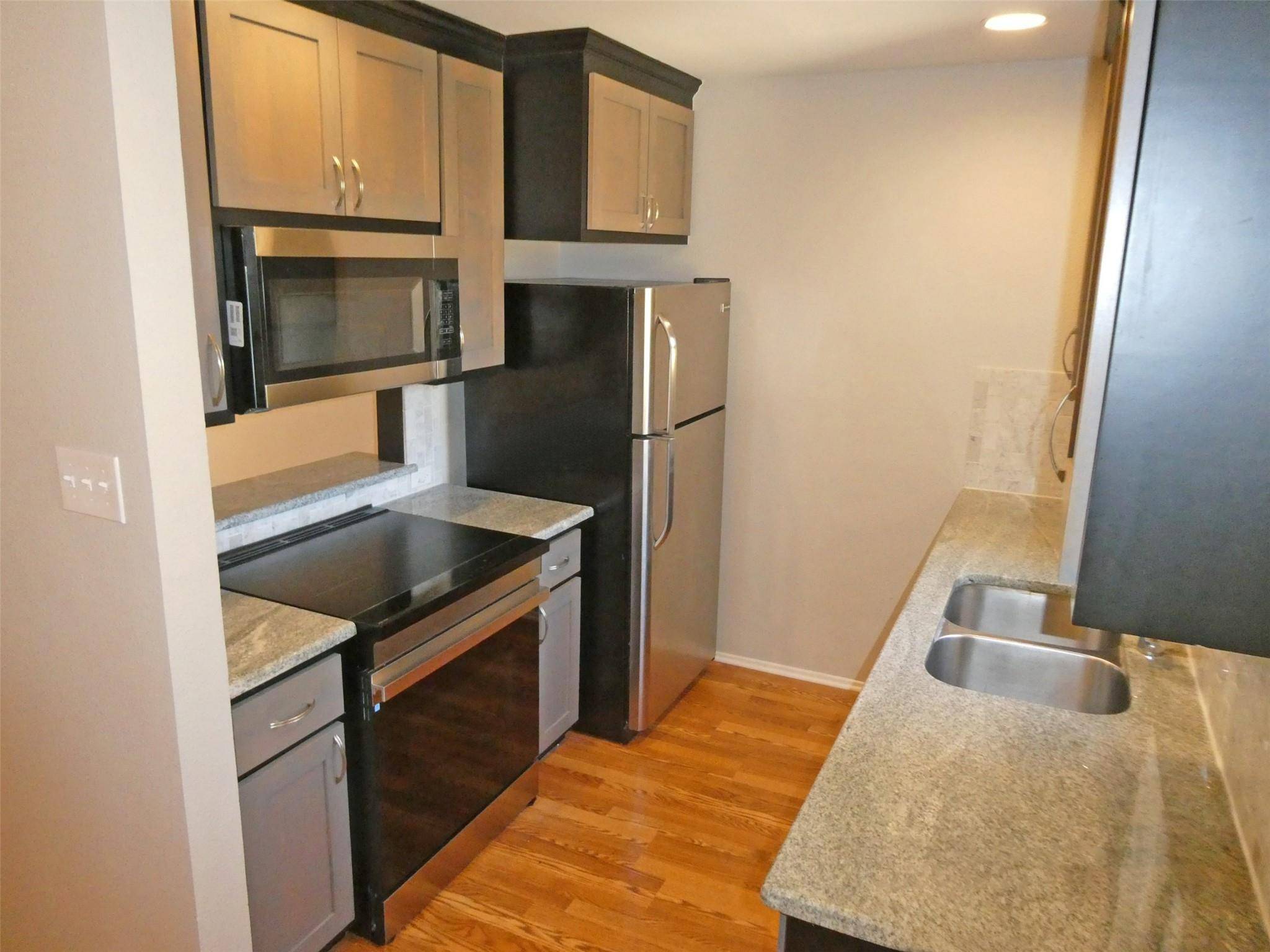 8400 JAMESTOWN DR #204, Austin, TX 78758