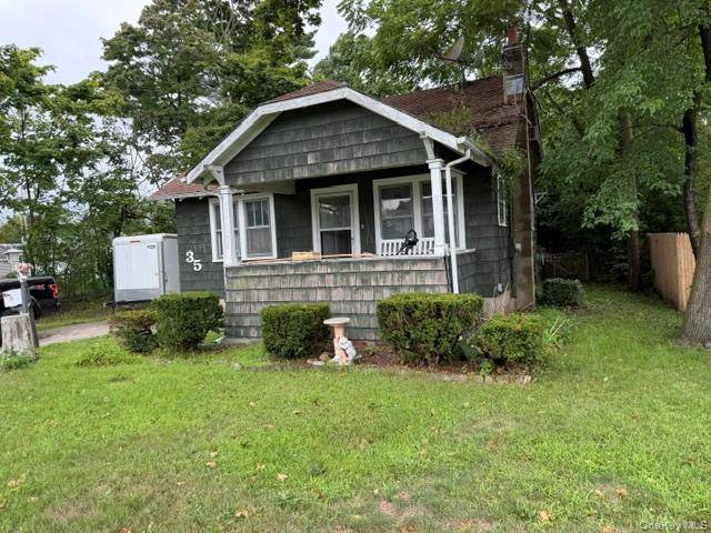 35 Hiddink ST, Sayville, NY 11782