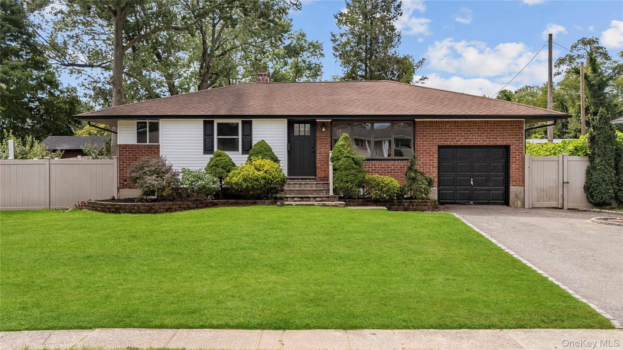 42 Rita CRES, Commack, NY 11725