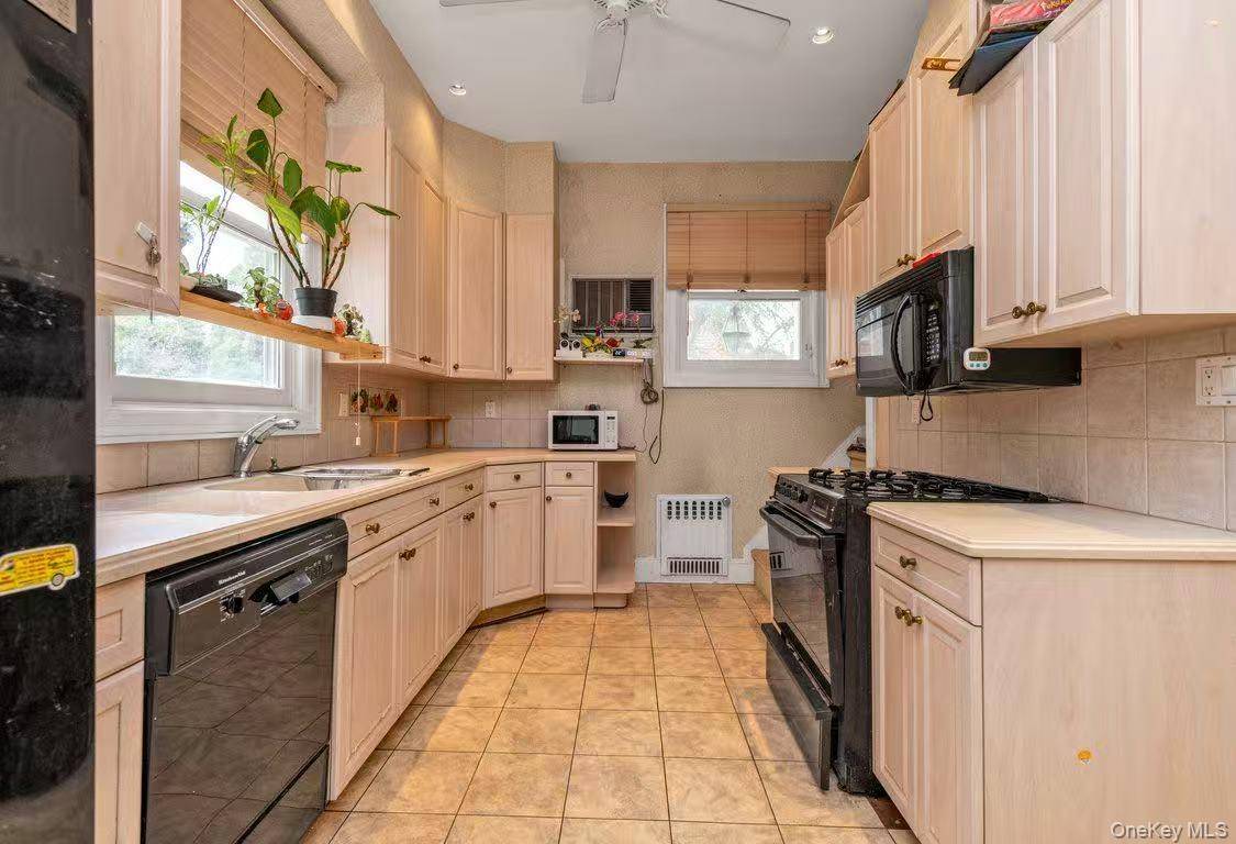 38-19 223rd St, Bayside, NY 11361