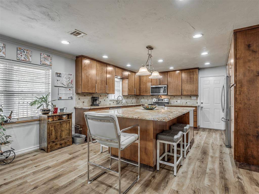1812 Wehr DR, Guthrie, OK 73044