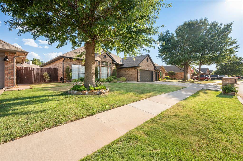 8204 NW 69th ST, Oklahoma City, OK 73132