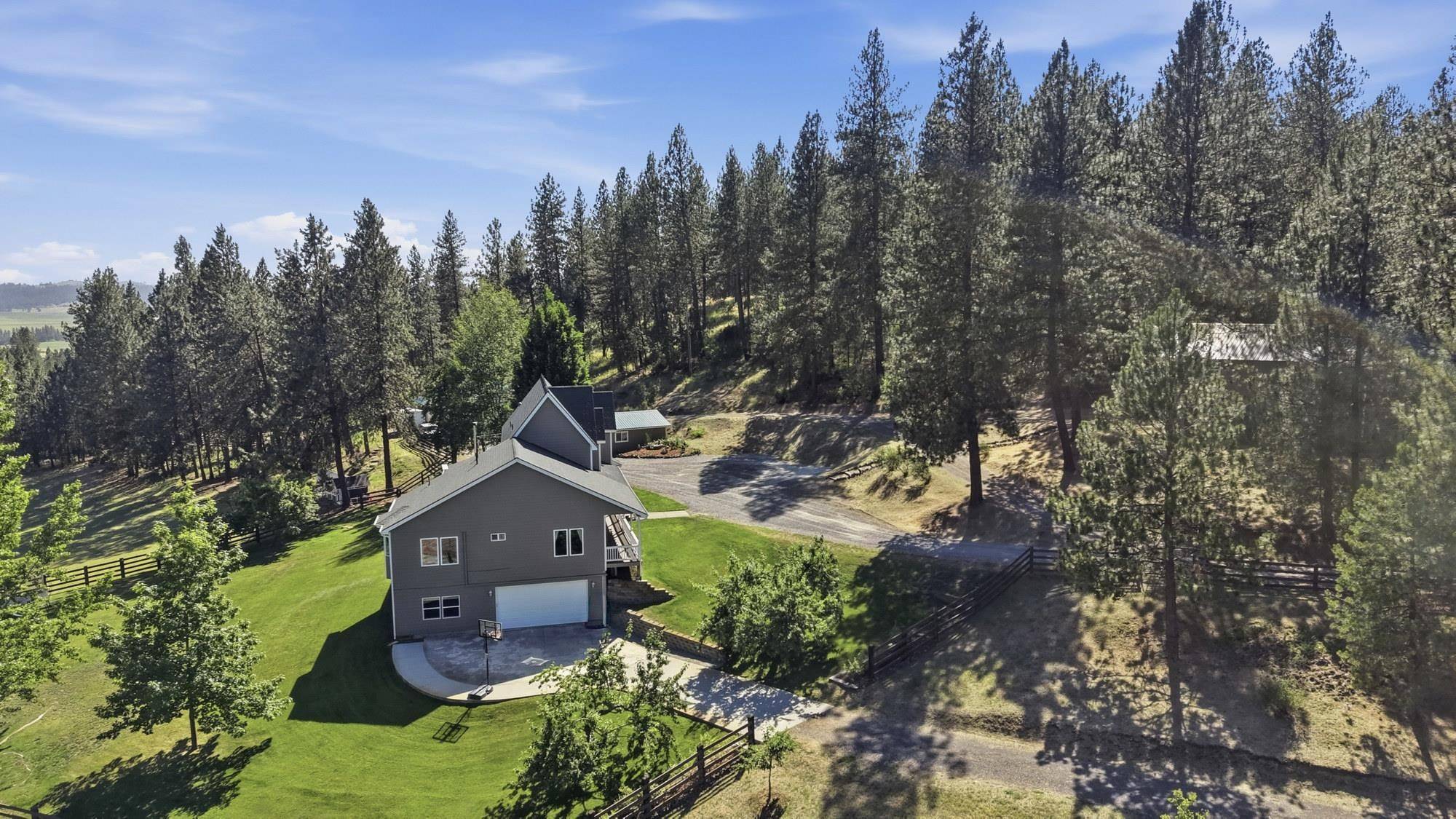 9516 E Day Rd, Mead, WA 99021