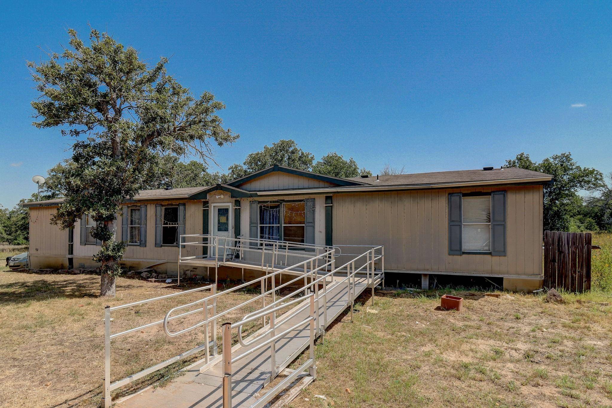 2125 Polly Ln, La Vernia, TX 78121