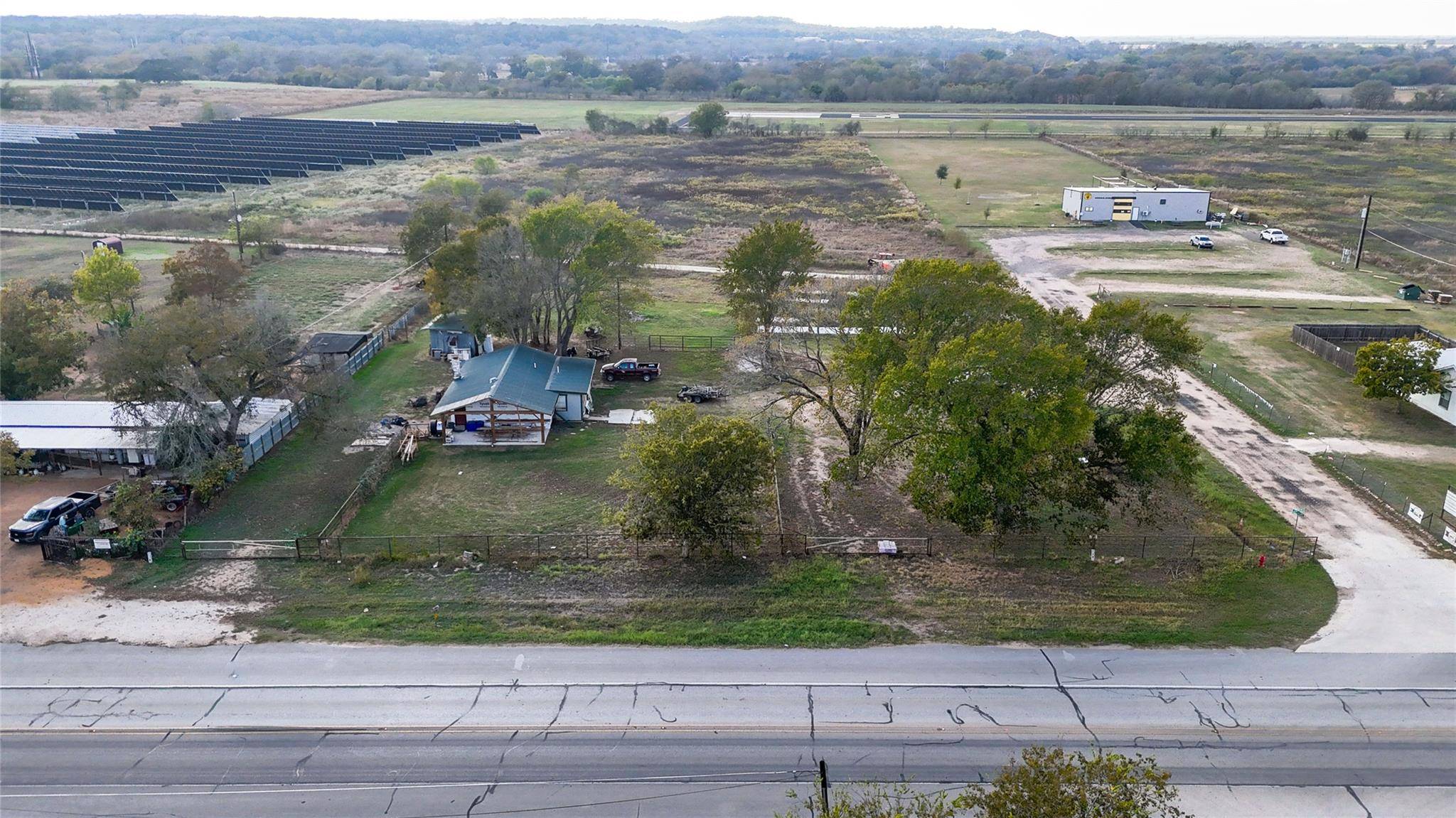 655 NW Loop 230, Smithville, TX 78957