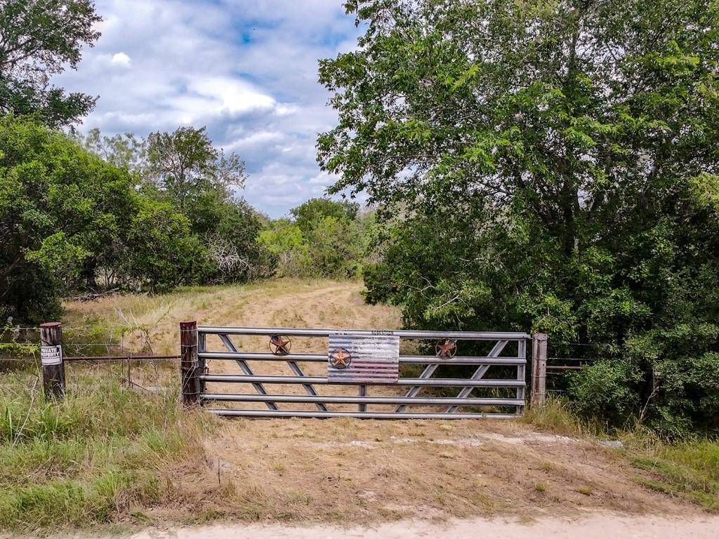 502 Robertson RD, Smiley, TX 78159