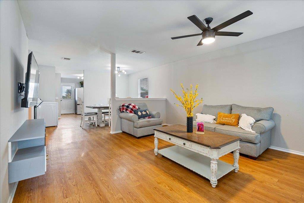 238 Saint Marys DR, Hutto, TX 78634