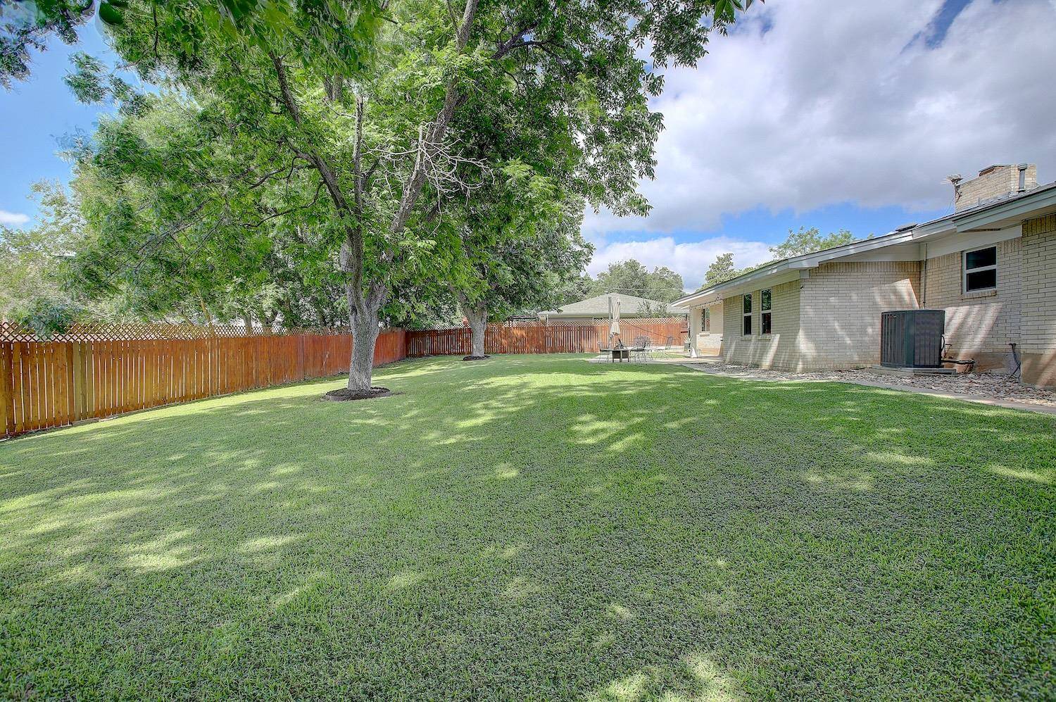 1902 E 18th ST, Georgetown, TX 78626