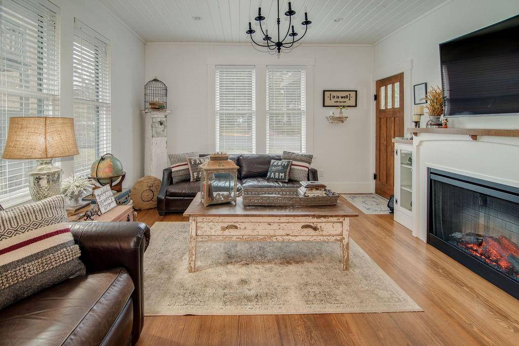 113 W Creek ST, Fredericksburg, TX 78624