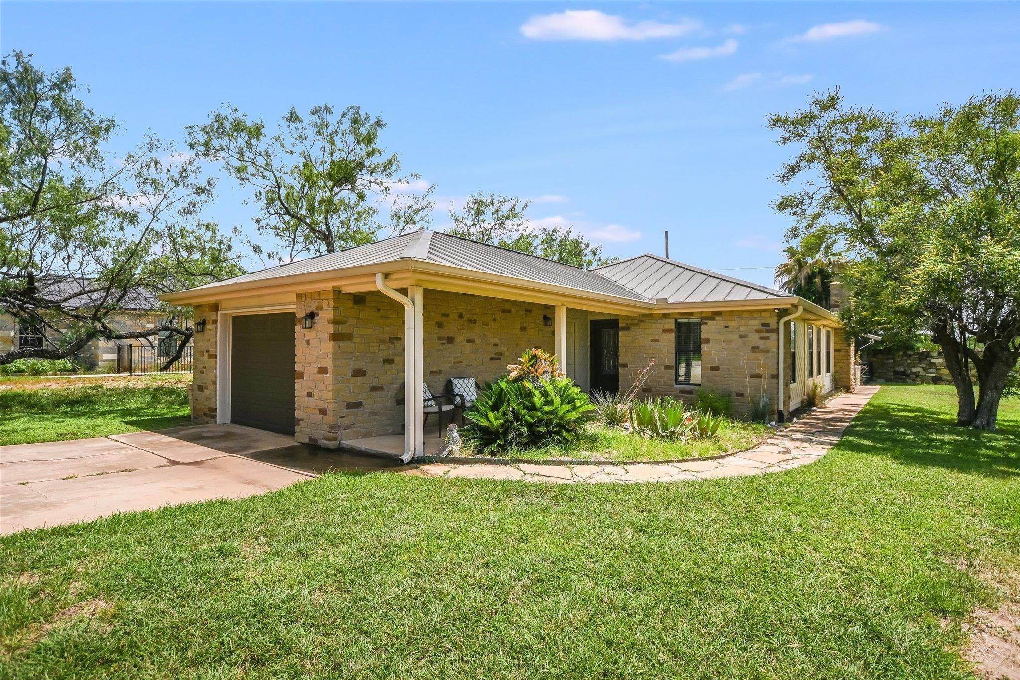 603 Sun Ray, Horseshoe Bay, TX 78657