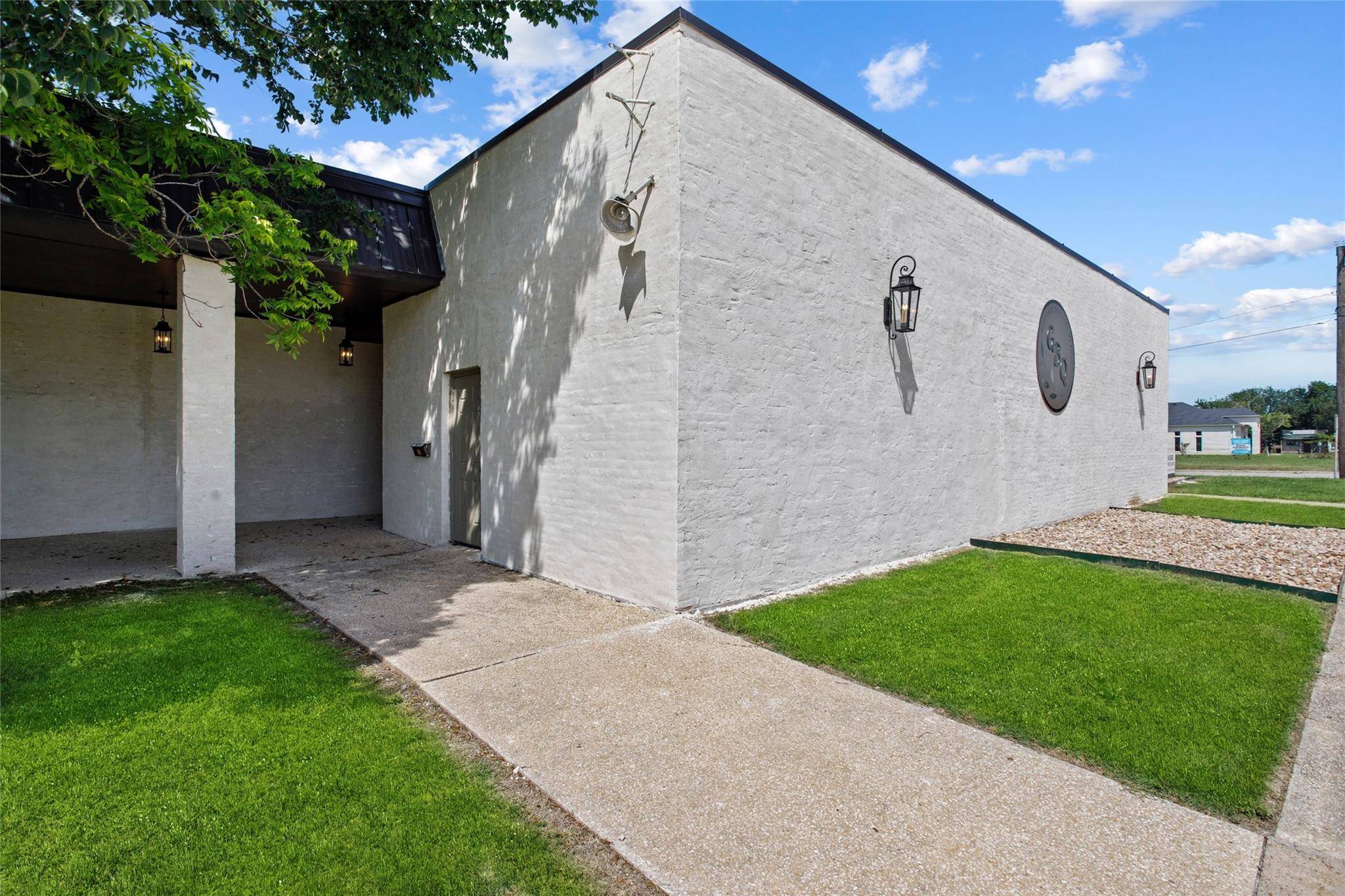 189 S Manse Ave #West Wing, Giddings, TX 78942
