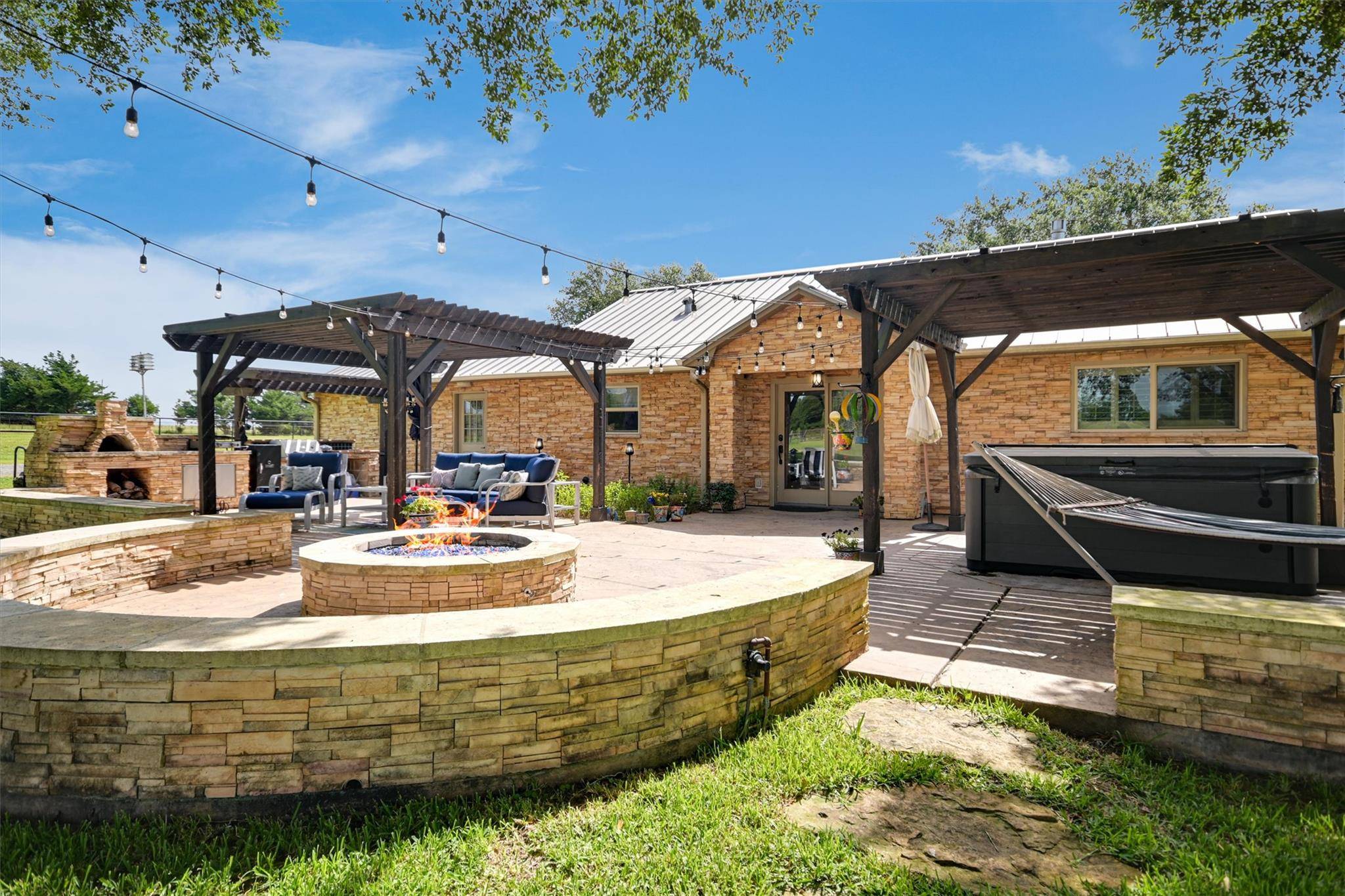 1700 Plum LN, Brenham, TX 77833