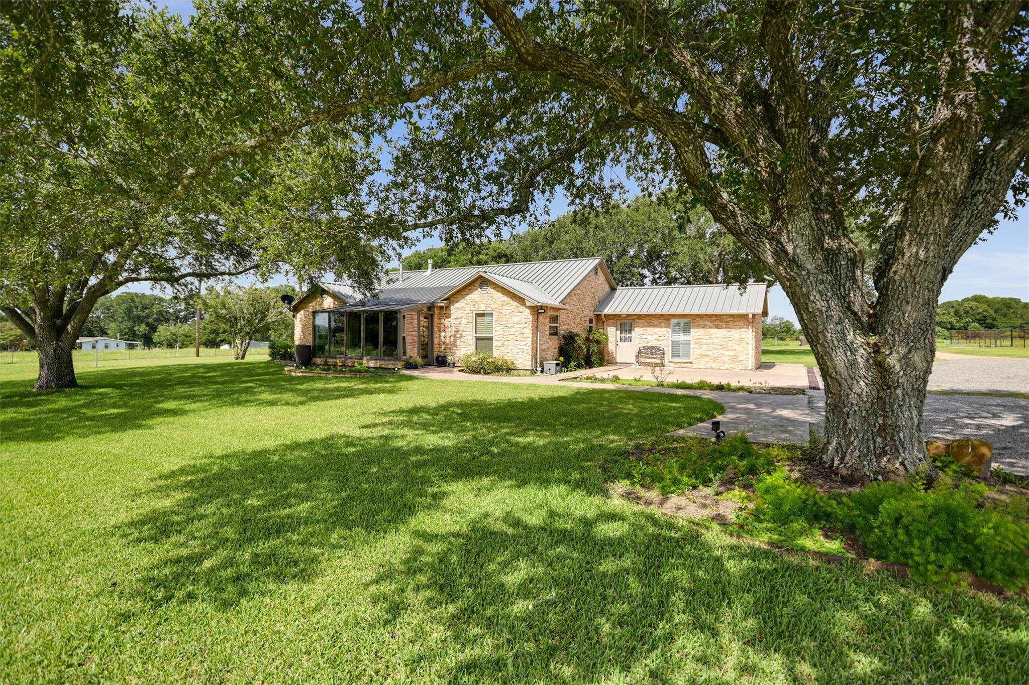 1700 Plum LN, Brenham, TX 77833