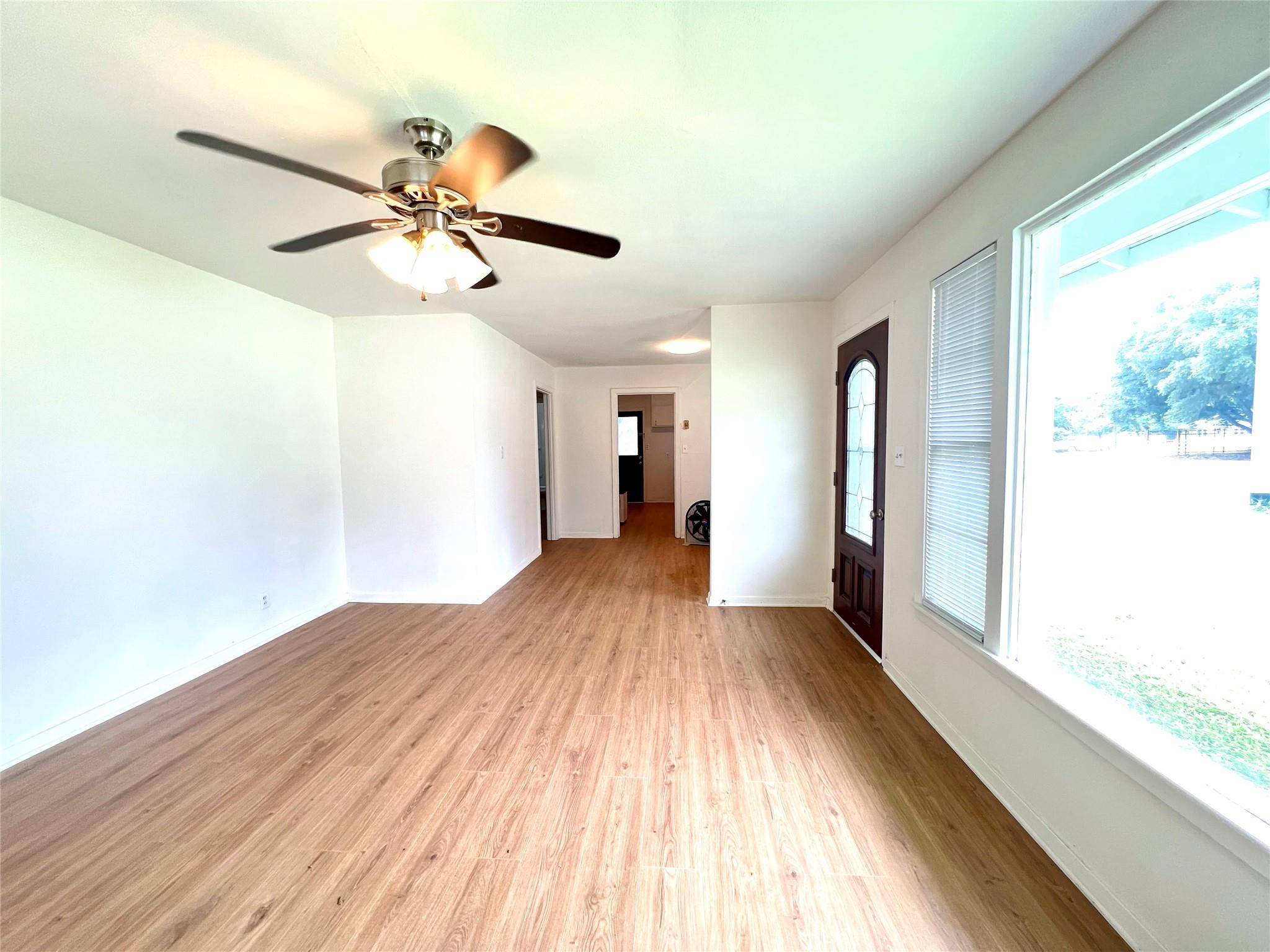 528 E Milam ST, La Grange, TX 78945
