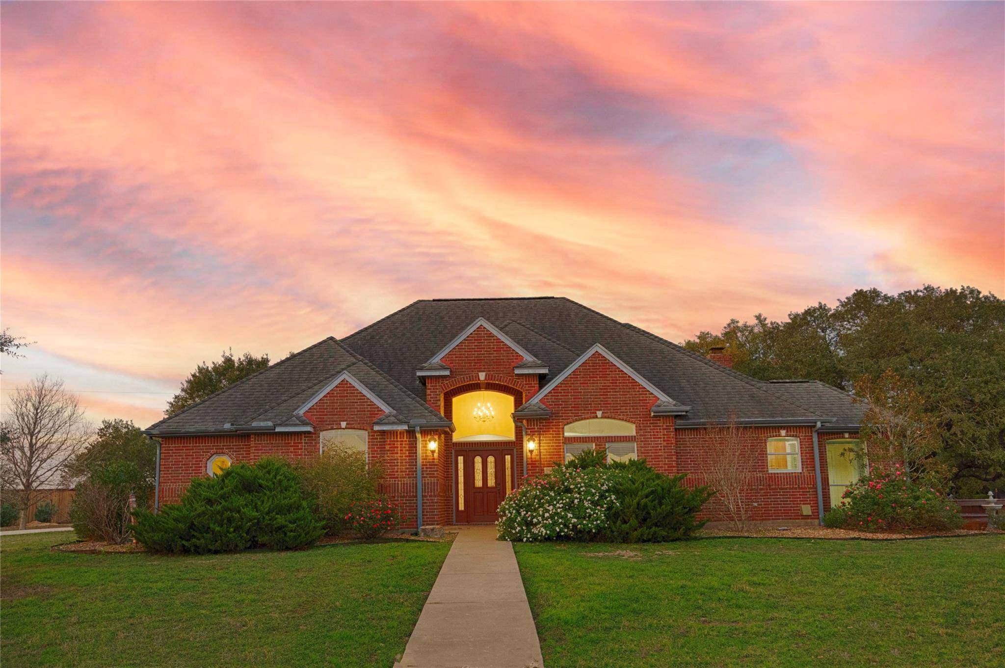 900 Schulze RD, Schulenburg, TX 78949