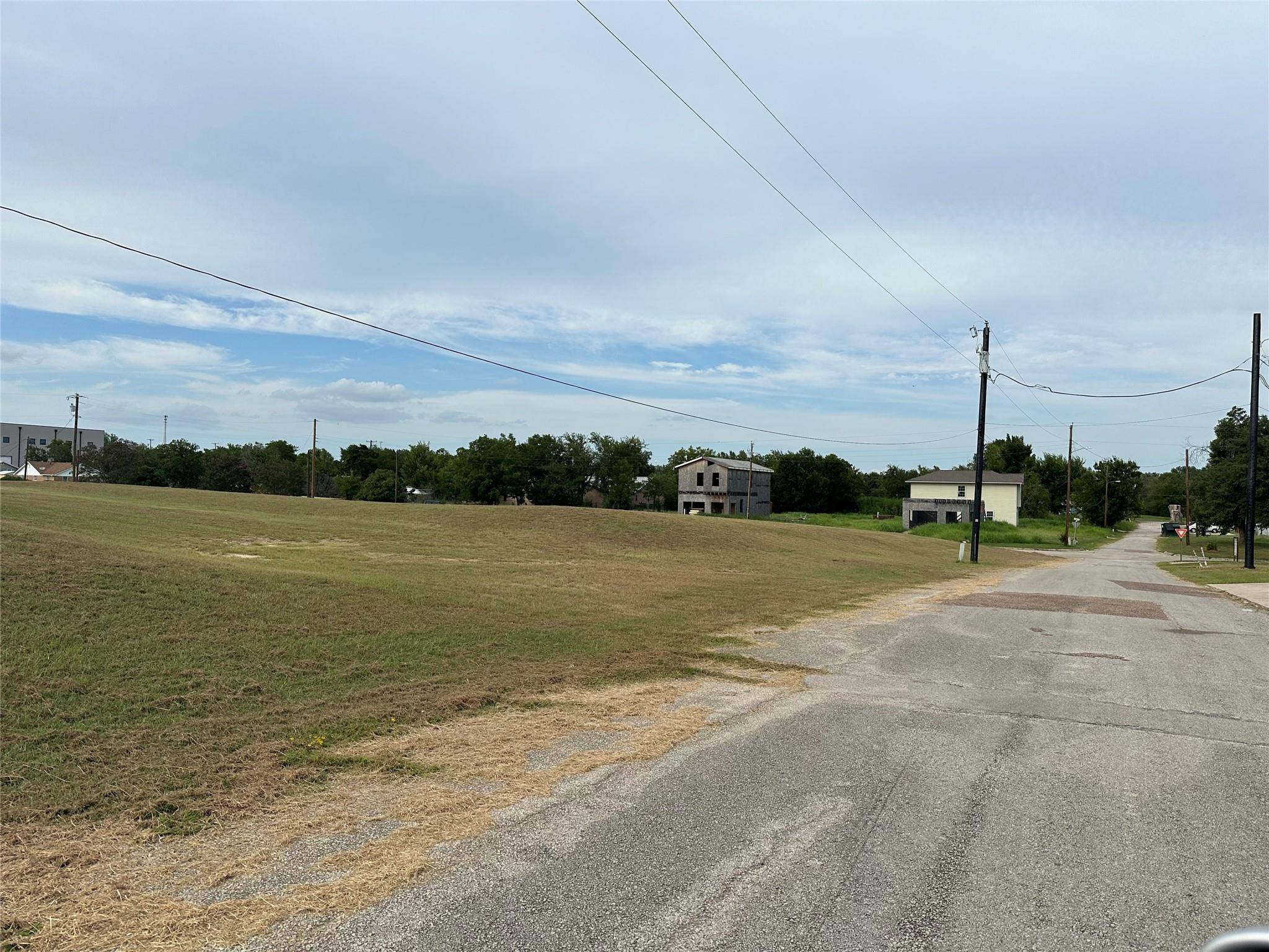 213 4th ST, Rockdale, TX 76567