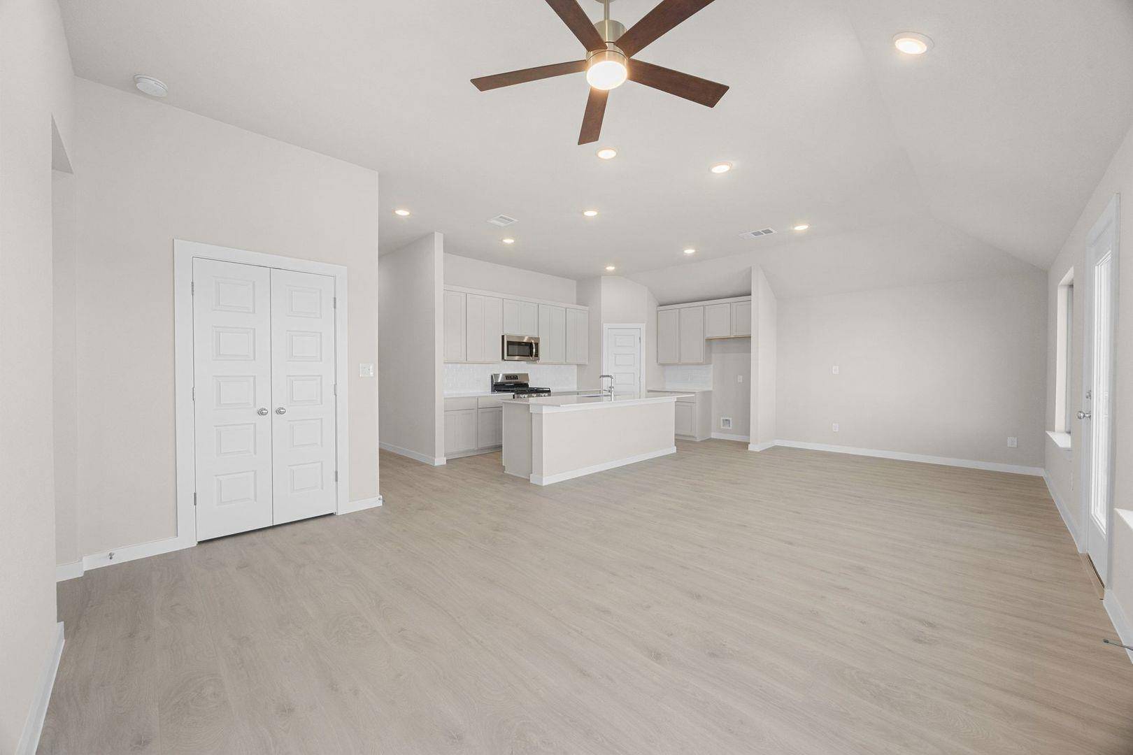 110 Divisadero DR, Hutto, TX 78634