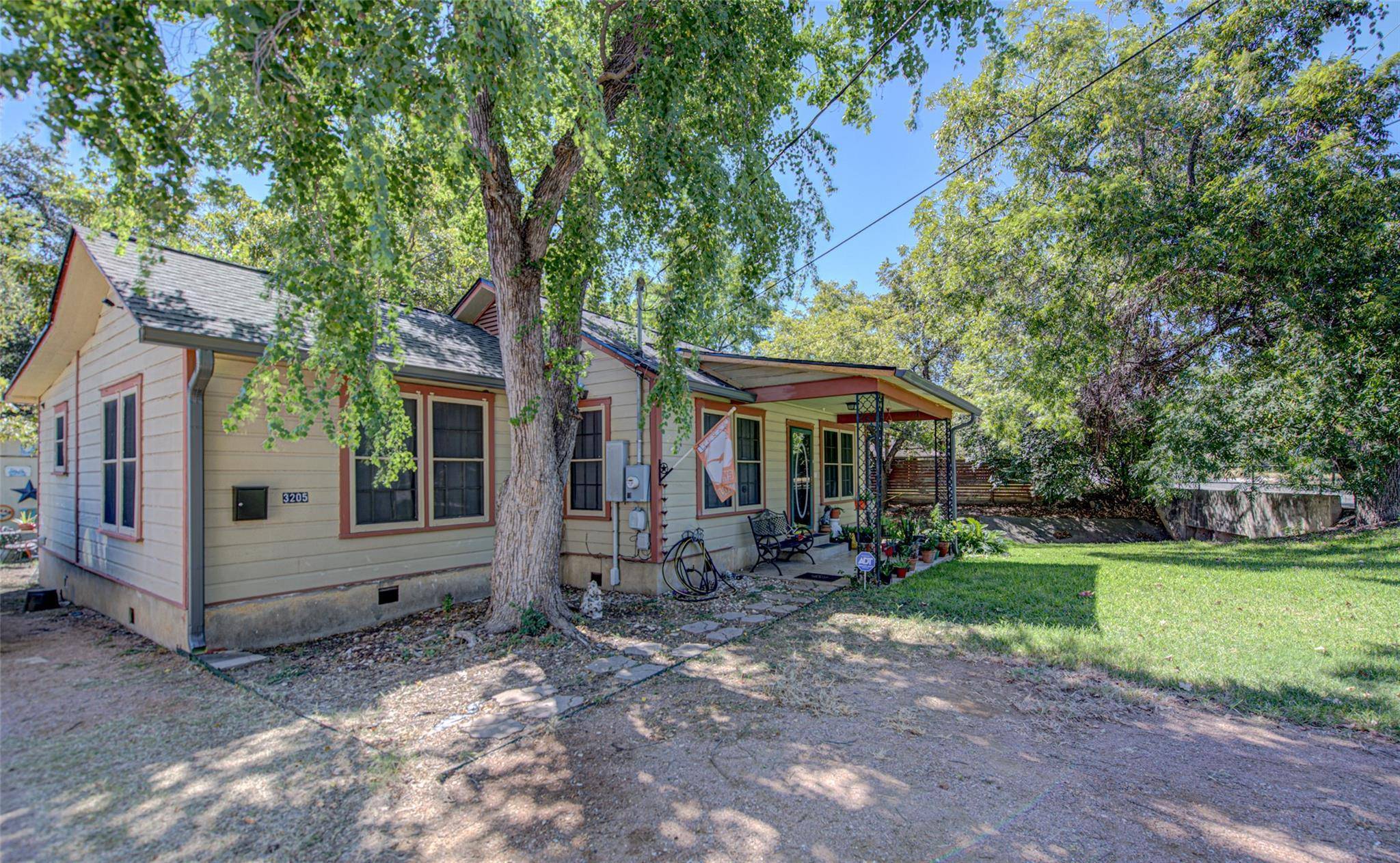 3205 Menchaca RD, Austin, TX 78704