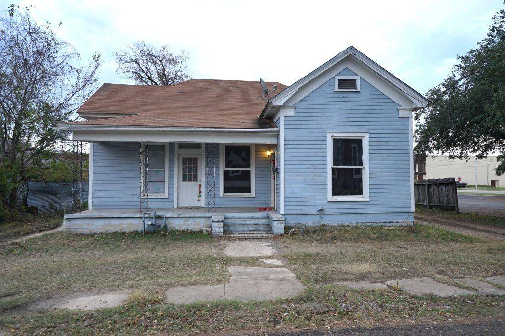 107 S Crockett Ave, Cameron, TX 76520